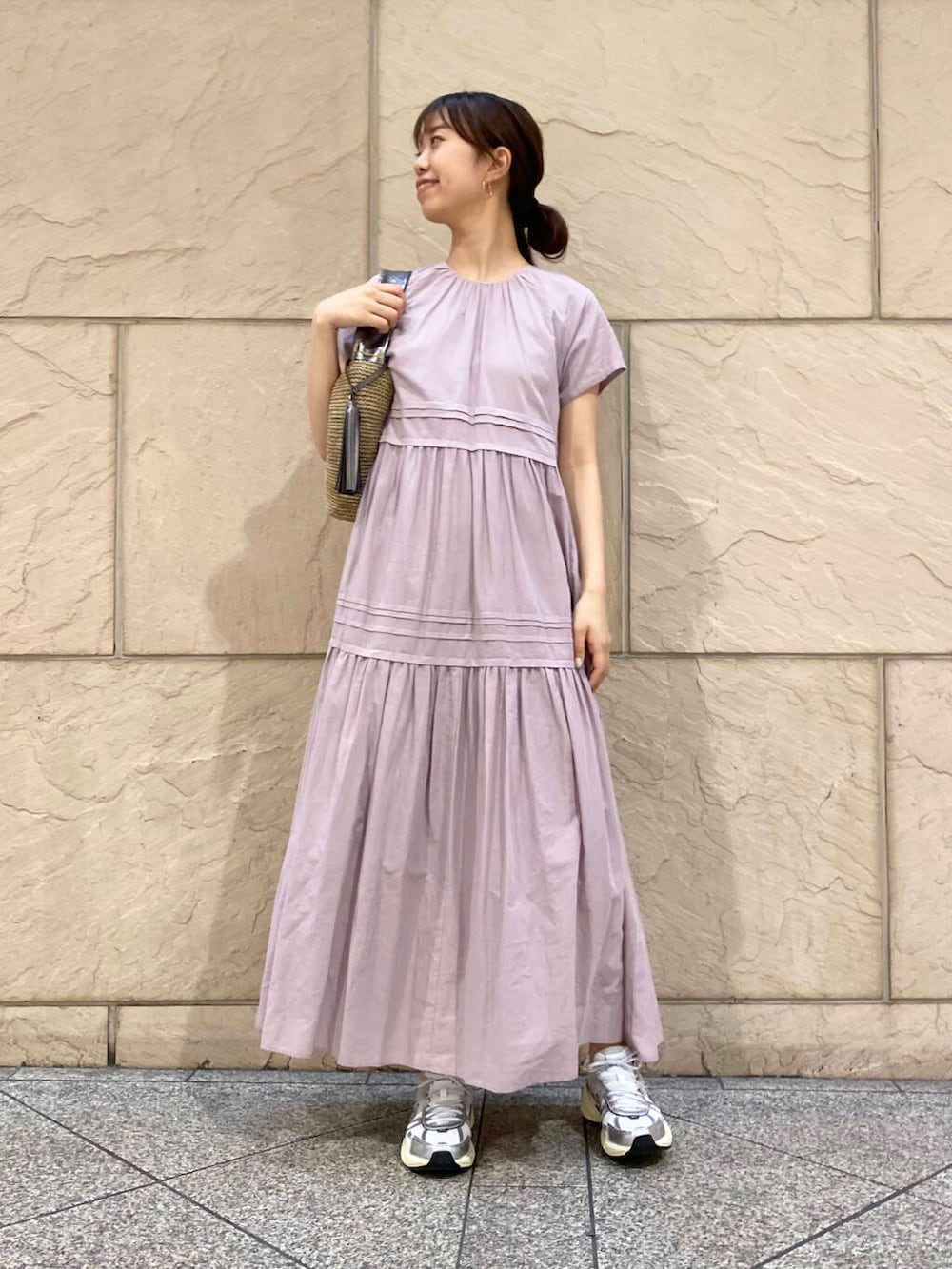 「ワンピース、大人カジュアル、キレイめ、きれいめカジュアル、夏コーデ、newarrival、休日スタイル、フェミニン、ROSSO、夏服、オンオフ兼用、オンオフ、大人かわいい、20代後半、骨格ウェーブ」｜「URBAN RESEARCH ROSSO WOMENのVIOLAd’ORO　アバカワンショルダーバッグ（ショルダーバッグ、ブラウン系）」を使った、matsuさん（レディース・162cm）の夏コーディネートの2枚目の写真