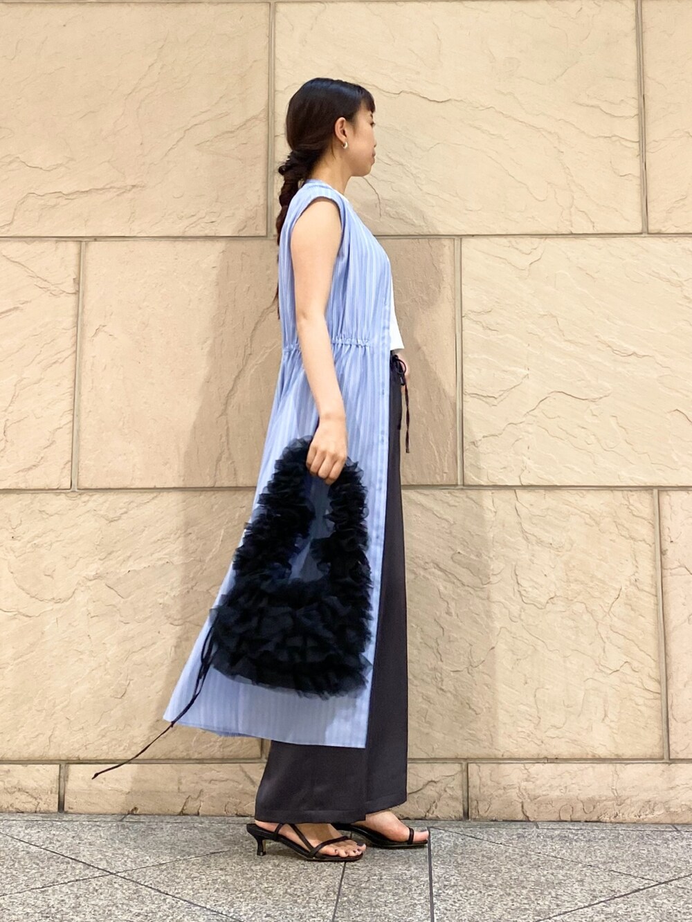 「きれいめカジュアル、おしゃ見えテクニック、URBAN RESEARCH、URBAN RESEARCH ROSSO、ノースリーブ、フリル、スポーツミックス、ワンピース、ジレ、大人カジュアルコーデ、サンダルコーデ、いいね、save、フォローお願いします🤑」｜「URBAN RESEARCH ROSSO WOMENのウォッシャブルシャツワンピース（シャツワンピース、その他）」を使った、matsuさん（レディース・162cm）の夏コーディネートの3枚目の写真