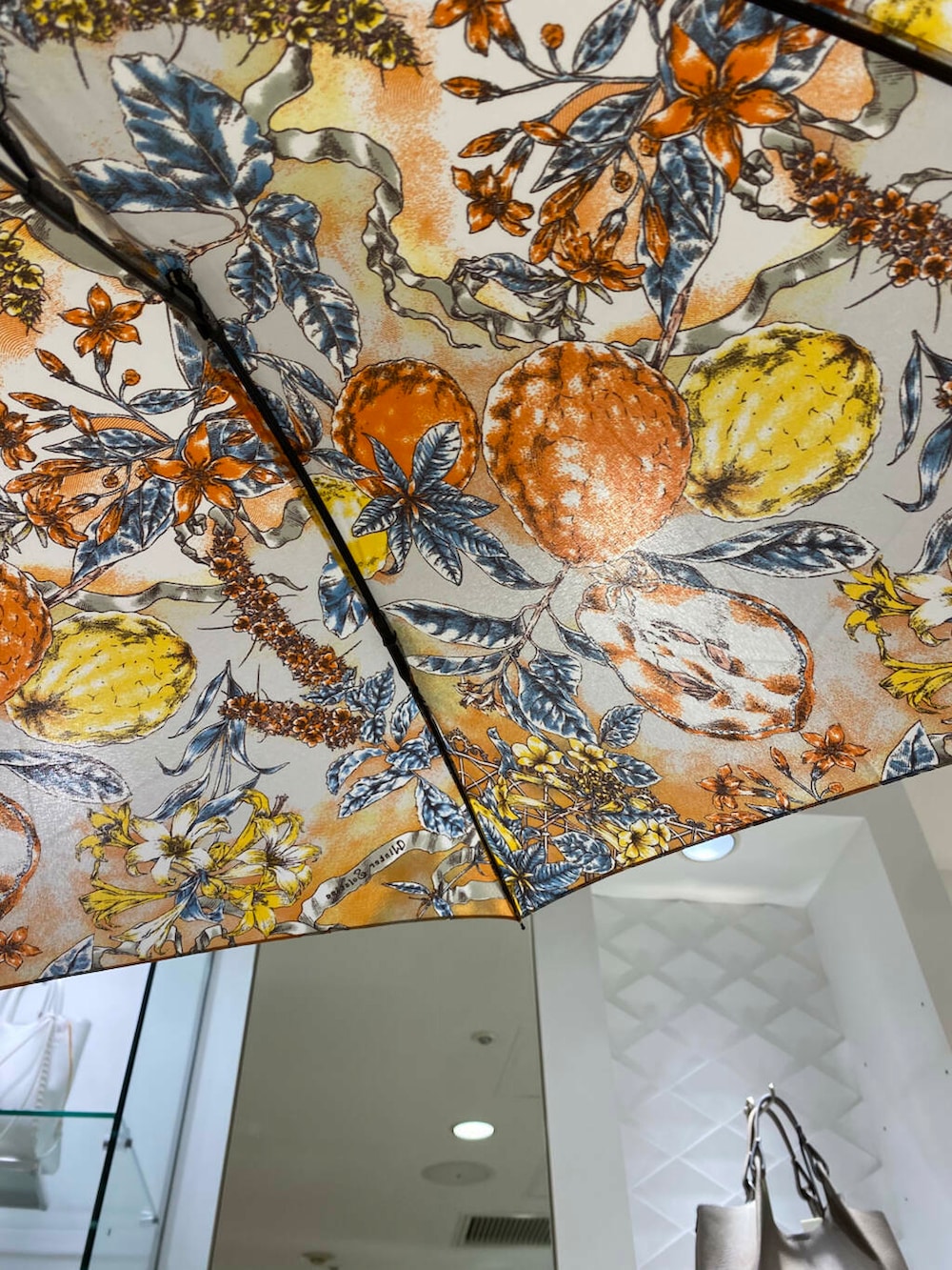 「キレイめ、きれいめカジュアル、リブニット、パンツ、雨の日コーデ、夏コーデ、newarrival、フェミニン、manipuri、ROSSO、夏服、オンオフ兼用、オンオフ、大人かわいい、傘」|「URBAN RESEARCH ROSSO WOMENのコットンワイドパンツ(その他パンツ、ベージュ系)」を使った、matsuさん(レディース・162cm)の春コーディネートの2枚目の写真
