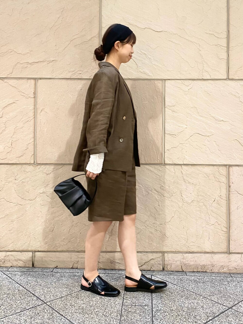 「セットアップ、キレイめ、きれいめカジュアル、パンツ、春コーデ、春服、newarrival、ハーフパンツ、フェミニン、ROSSO、ショートパンツ、オンオフ兼用、オンオフ、大人かわいい、20代後半」|「URBAN RESEARCH ROSSO WOMENのストレッチレースプルオーバー(Tシャツ/カットソー、ホワイト系)」を使った、matsuさん(レディース・162cm)の春コーディネートの3枚目の写真