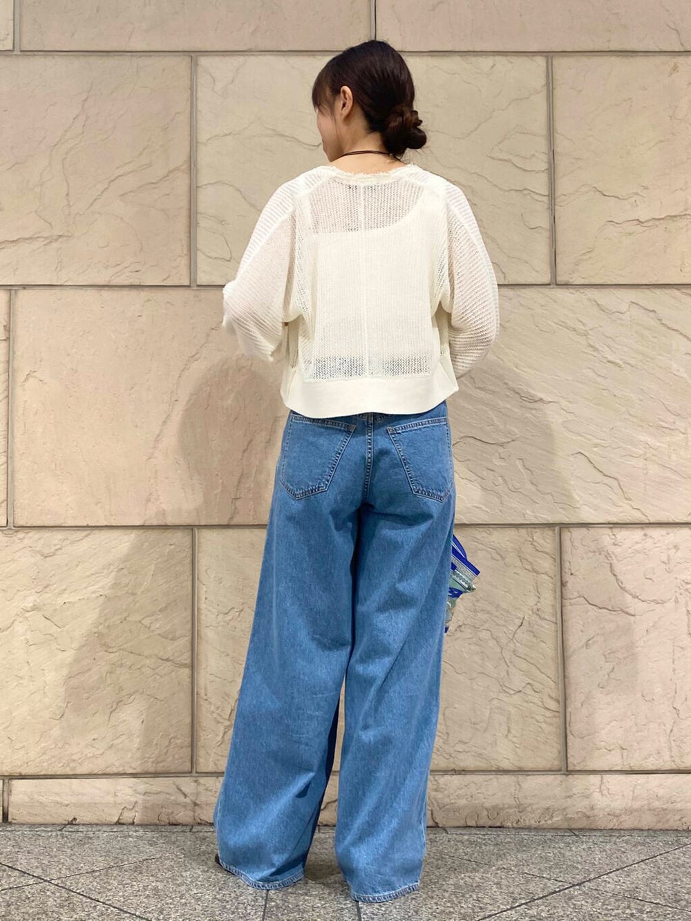 「キレイめ、きれいめカジュアル、パンツ、夏コーデ、newarrival、サマーニット、manipuri、ROSSO、夏服、オンオフ兼用、オンオフ、大人かわいい、傘、20代後半、夏ニット」|「URBAN RESEARCH ROSSO WOMENの抗菌防臭カップ付デザインタンクトップ(タンクトップ、ホワイト系)」を使った、matsuさん(レディース・162cm)の春コーディネートの4枚目の写真
