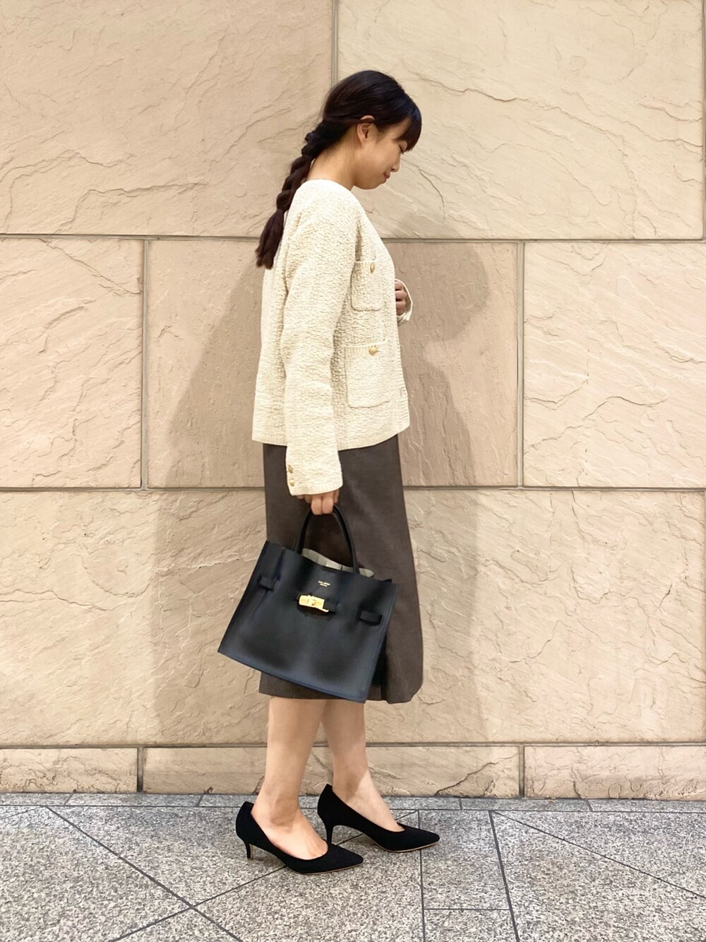 「URBAN RESEARCH ROSSO、URBAN RESEARCH、ROSSO、秋コーデ、ワンピース、ブラウン、七五三、きれいめカジュアル、シンプルスタイル、ジャンバースカート、イエベ秋、骨格ウェーブ」｜「URBAN RESEARCH ROSSO WOMENの『WEB限定』『UR TECH』ジャンパーワンピース（ジャンパースカート、ブラウン系）」を使った、matsuさん（レディース・162cm）の秋コーディネートの4枚目の写真