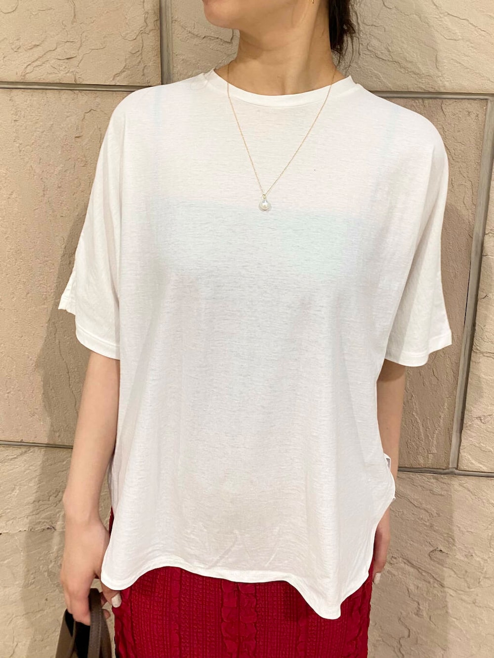 「大人カジュアル、キレイめ、きれいめカジュアル、夏コーデ、newarrival、休日スタイル、フェミニン、ROSSO、夏服、オンオフ兼用、オンオフ、大人かわいい、20代後半、骨格ウェーブ、暑い」|「URBAN RESEARCH ROSSO WOMENのKOMOREBI MUSEUM SANDAL(サンダル、レッド系)」を使った、matsuさん(レディース・162cm)の夏コーディネートの5枚目の写真