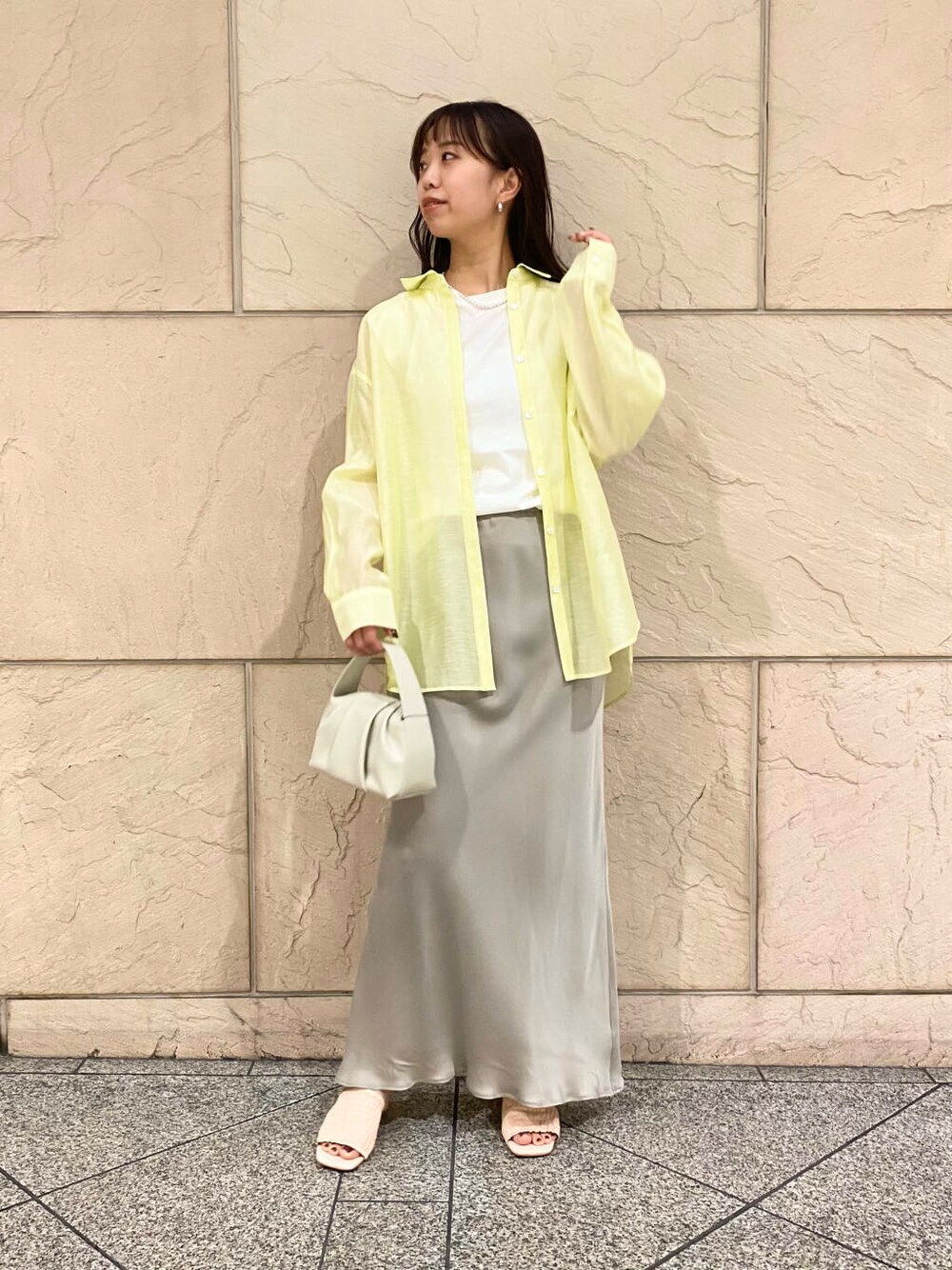 「大人カジュアル、キレイめ、きれいめカジュアル、カットソー、夏コーデ、newarrival、休日スタイル、フェミニン、ROSSO、夏服、オンオフ兼用、オンオフ、大人かわいい、20代後半、骨格ウェーブ」|「URBAN RESEARCHのdecor『デコール』 Hematite6mmBallnecklace(ネックレス、シルバー系)」を使った、matsuさん(レディース・162cm)の春コーディネートの7枚目の写真