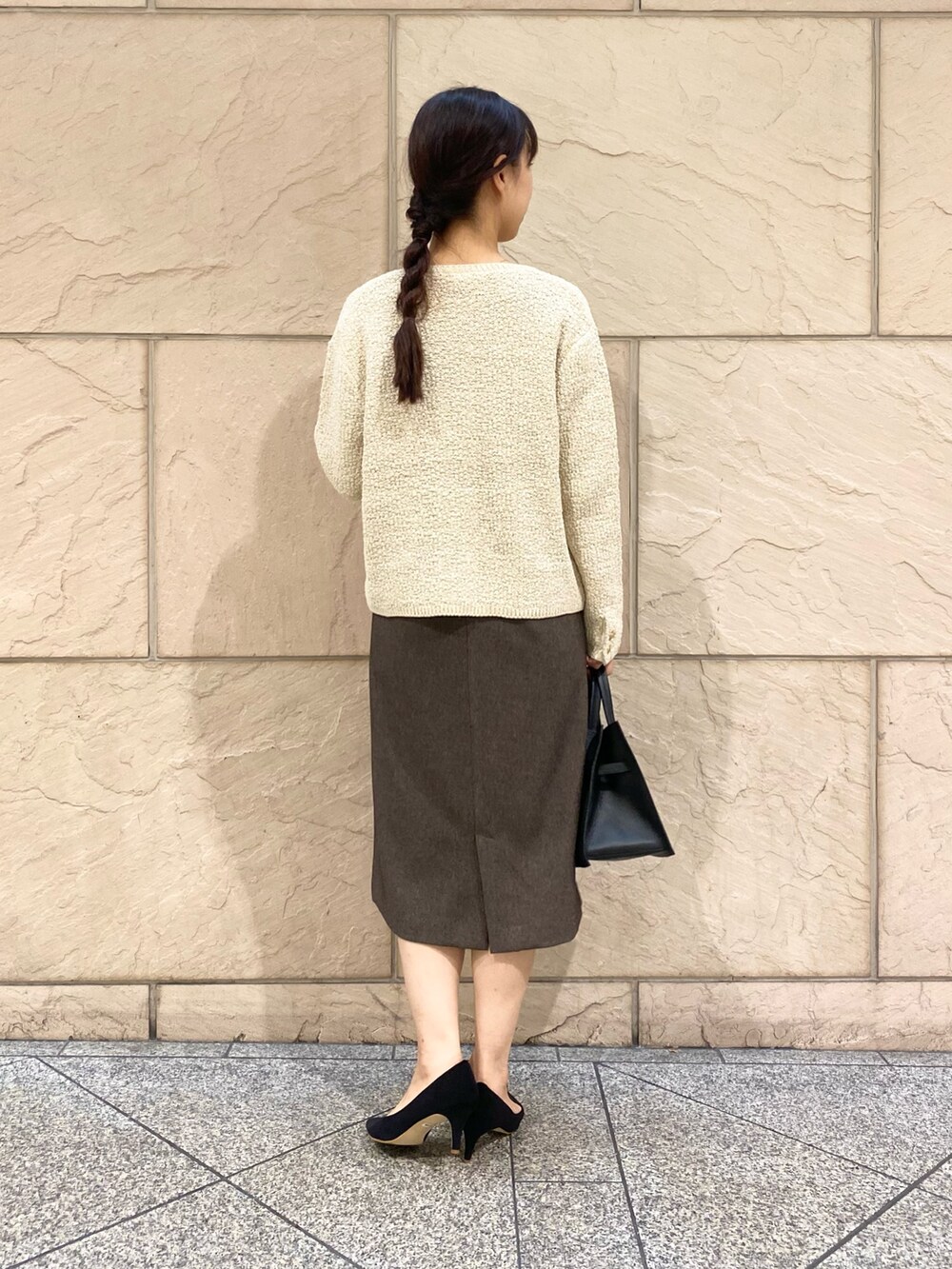 「URBAN RESEARCH ROSSO、URBAN RESEARCH、ROSSO、秋コーデ、ワンピース、ブラウン、七五三、きれいめカジュアル、シンプルスタイル、ジャンバースカート、イエベ秋、骨格ウェーブ」｜「URBAN RESEARCH ROSSO WOMENの『WEB限定』『UR TECH』ジャンパーワンピース（ジャンパースカート、ブラウン系）」を使った、matsuさん（レディース・162cm）の秋コーディネートの5枚目の写真