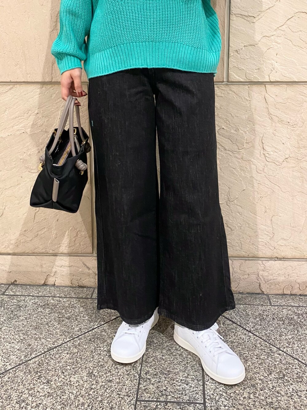 「URBAN RESEARCH ROSSO、URBAN RESEARCH、ROSSO、クリスマスに着たい服、冬コーデ、休日スタイル、大人コーデ、あったかコーデ、ニットコーデ、オトナカジュアル、カラーニット、グリーン、デニム、イエベ秋、骨格ウェーブ」｜「URBAN RESEARCH ROSSO WOMENのボートネックバックスリット畦ニット（ニット/セーター、グリーン系）」を使った、matsuさん（レディース・162cm）の冬コーディネートの6枚目の写真