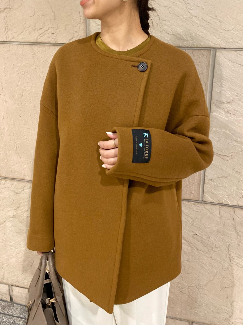 「URBAN RESEARCH ROSSO、URBAN RESEARCH、ROSSO、ブラウン、冬コーデ、きれいめカジュアル、冬アウター、ブーツ、ウールコート、ノーカラーコート、パンツスタイル、オトナカジュアル、初冬コーデ、イエベ秋、骨格ウェーブ」｜「URBAN RESEARCH ROSSO WOMENのLaTorreノーカラーコート（ノーカラーコート、イエロー系）」を使った、matsuさん（レディース・162cm）の秋コーディネートの5枚目の写真