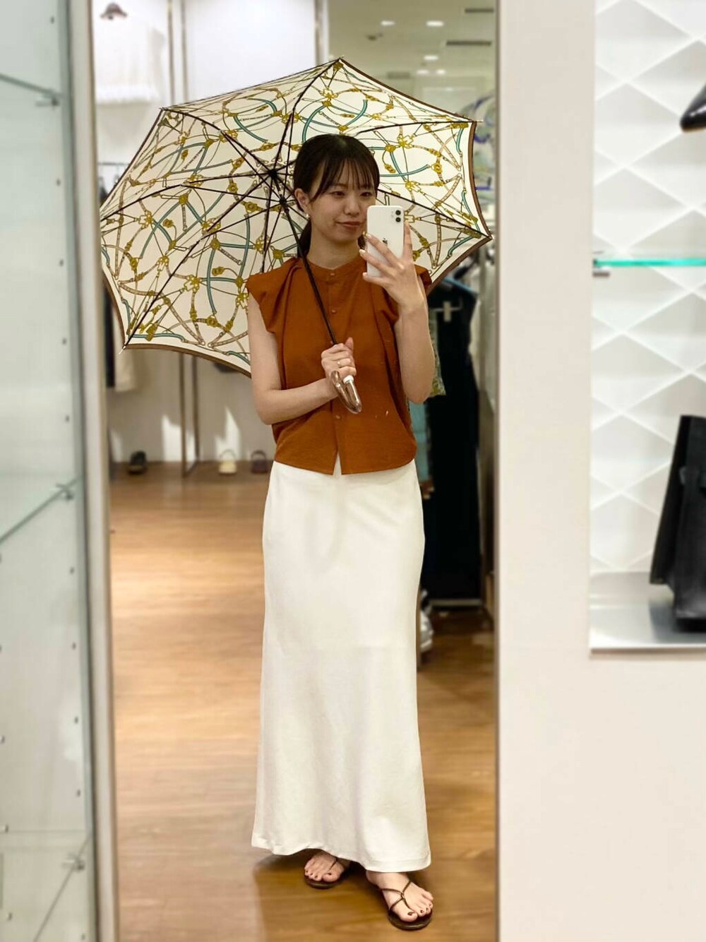 「キレイめ、きれいめカジュアル、ブラウス、夏コーデ、newarrival、オフィスカジュアル、休日スタイル、フェミニン、manipuri、ROSSO、サンダルコーデ、夏服、オンオフ兼用、オンオフ、大人かわいい」｜「URBAN RESEARCH ROSSO WOMENの接触冷感リネン混バイヤススカート（スカート、ホワイト系）」を使った、matsuさん（レディース・162cm）の春コーディネートの5枚目の写真