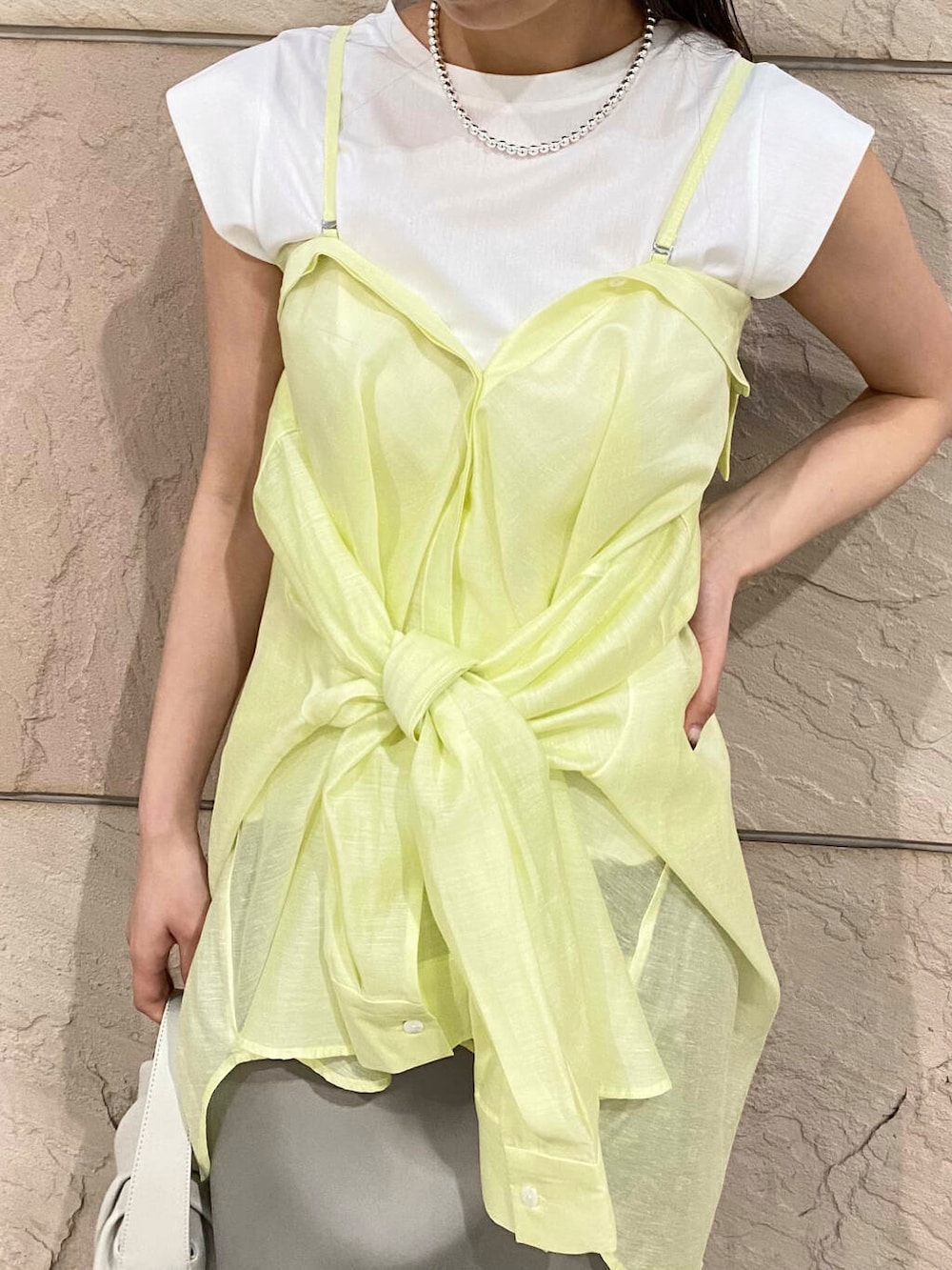 「大人カジュアル、キレイめ、きれいめカジュアル、カットソー、夏コーデ、newarrival、休日スタイル、フェミニン、ROSSO、夏服、オンオフ兼用、オンオフ、大人かわいい、20代後半、骨格ウェーブ」|「URBAN RESEARCHのdecor『デコール』 Hematite6mmBallnecklace(ネックレス、シルバー系)」を使った、matsuさん(レディース・162cm)の春コーディネートの5枚目の写真