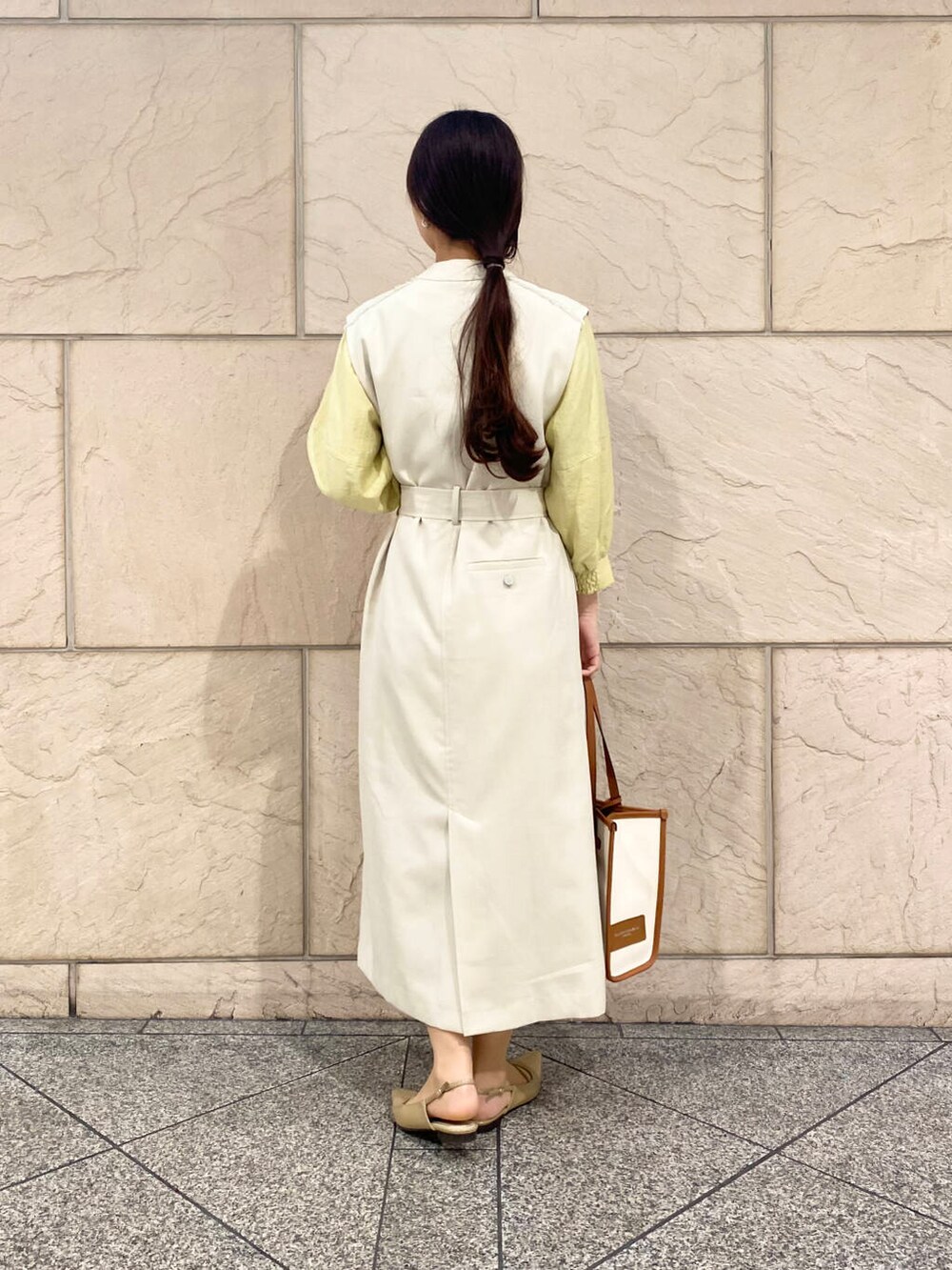 「ワンピース、キレイめ、きれいめカジュアル、ブラウス、春コーデ、春服、newarrival、オフィスカジュアル、フェミニン、ROSSO、オンオフ兼用、オンオフ、大人かわいい、20代後半、食事会」|「URBAN RESEARCH ROSSO WOMENのポケットデザインレイヤードワンピース(ワンピース、ベージュ系)」を使った、matsuさん(レディース・162cm)の春コーディネートの4枚目の写真