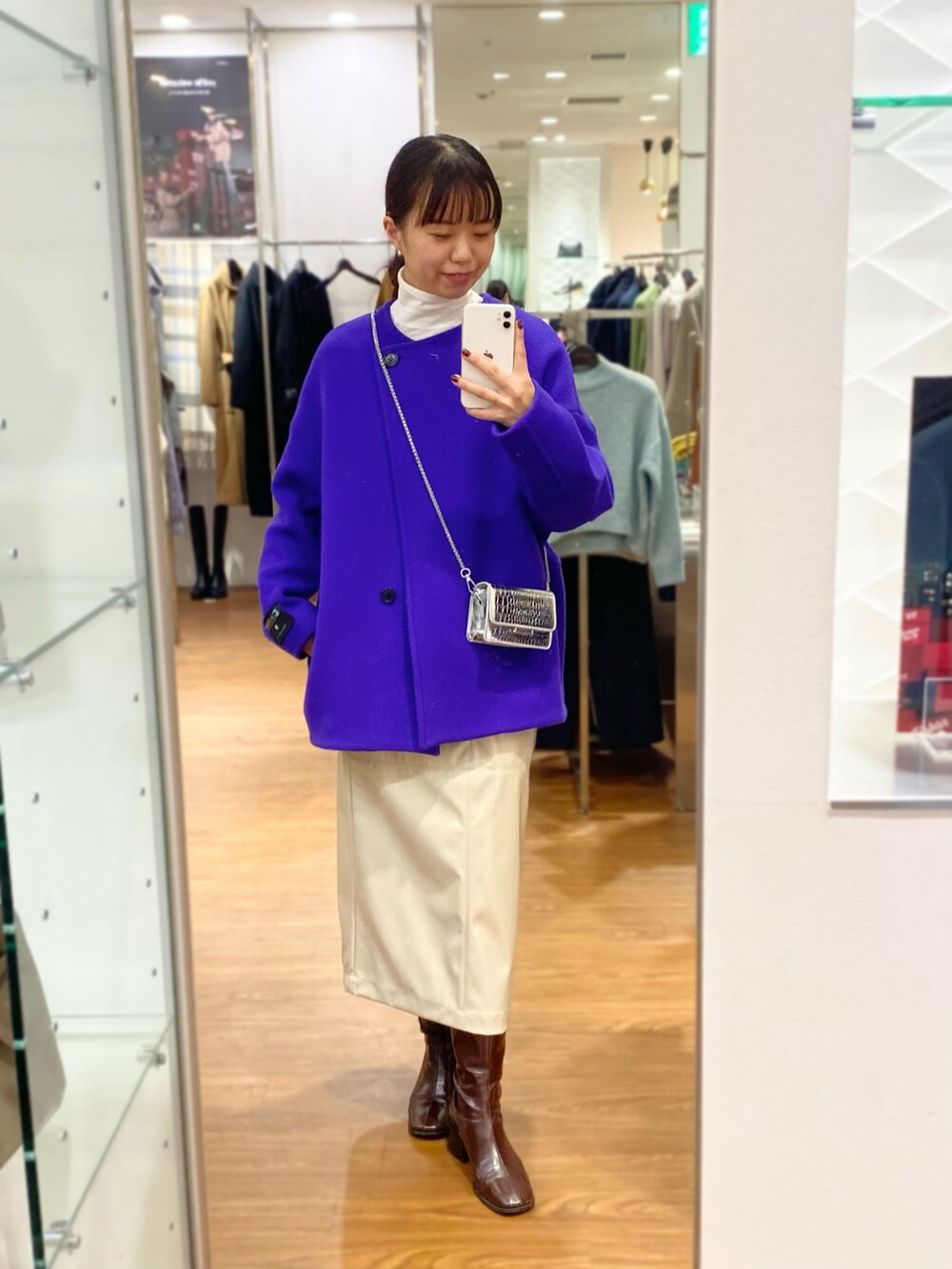 「URBAN RESEARCH ROSSO、URBAN RESEARCH、ROSSO、最近のいい感じコーデ、冬アウター、オトナカジュアル、冬コーデ、シンプルスタイル、キレイめカジュアル、ショートコート、ウールコート、ノーカラーコート、タイトスカート、イエベ秋、骨格ウェーブ」|「URBAN RESEARCH ROSSO WOMENのLaTorreノーカラーコート(ノーカラーコート、ブルー系)」を使った、matsuさん(レディース・162cm)の冬コーディネートの2枚目の写真