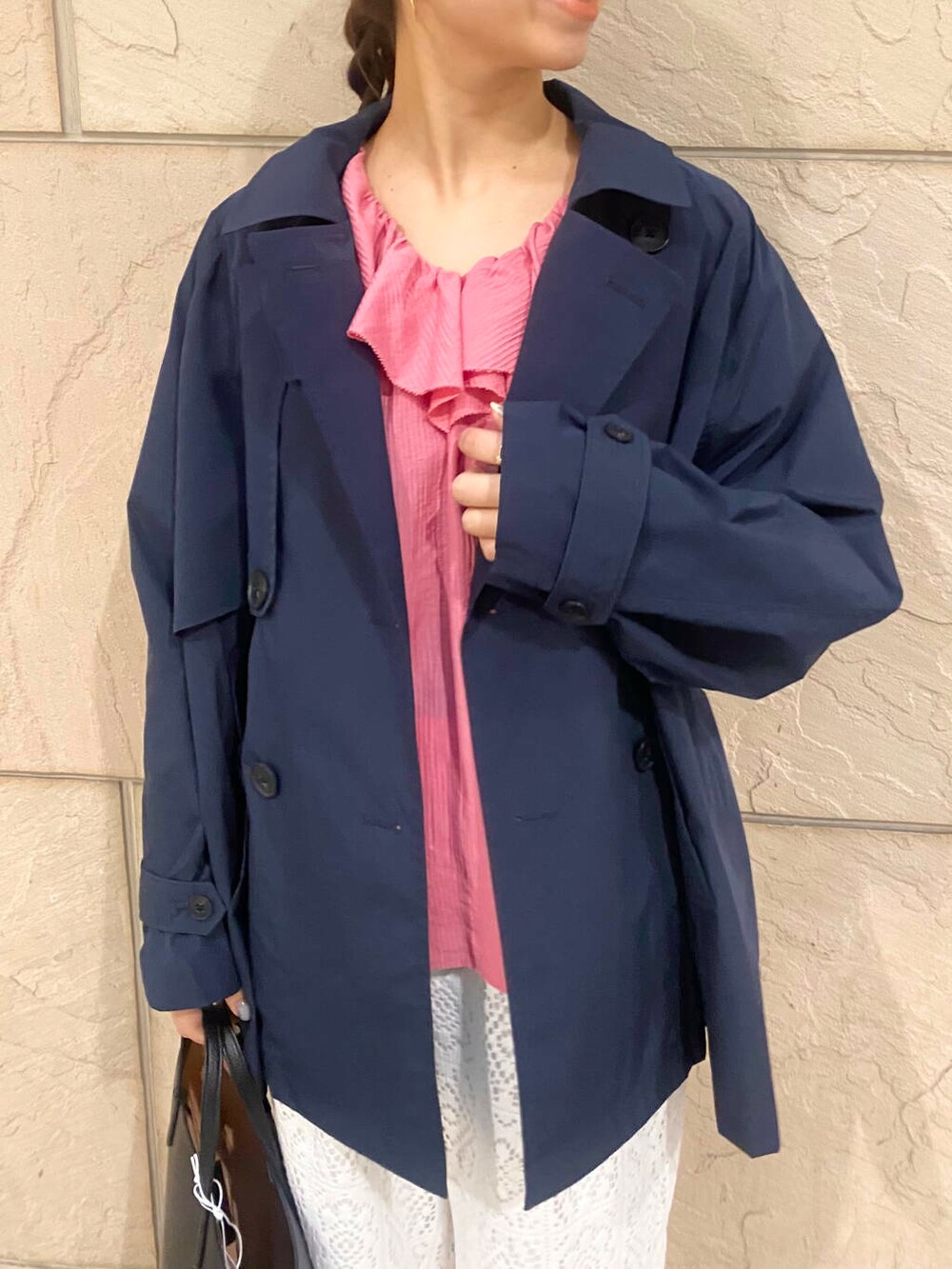 「大人カジュアル、キレイめ、アウター、きれいめカジュアル、パンツ、春コーデ、着回しコーデ、春服、春アウター、newarrival、フェミニン、ROSSO、オンオフ兼用、オンオフ、大人かわいい」|「URBAN RESEARCH ROSSO WOMENのレースワイドパンツ(その他パンツ、ホワイト系)」を使った、matsuさん(レディース・162cm)の冬コーディネートの5枚目の写真