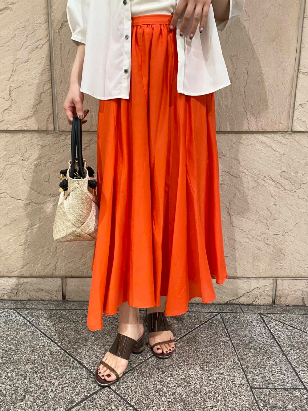 「大人カジュアル、キレイめ、きれいめカジュアル、春コーデ、春服、夏コーデ、newarrival、休日スタイル、フェミニン、ROSSO、夏服、オンオフ兼用、オンオフ、大人かわいい、20代後半」|「URBAN RESEARCH ROSSO WOMENのVIOLAd’ORO アバカメッシュ2WAYバッグ(ショルダーバッグ、ベージュ系)」を使った、matsuさん(レディース・162cm)の春コーディネートの7枚目の写真