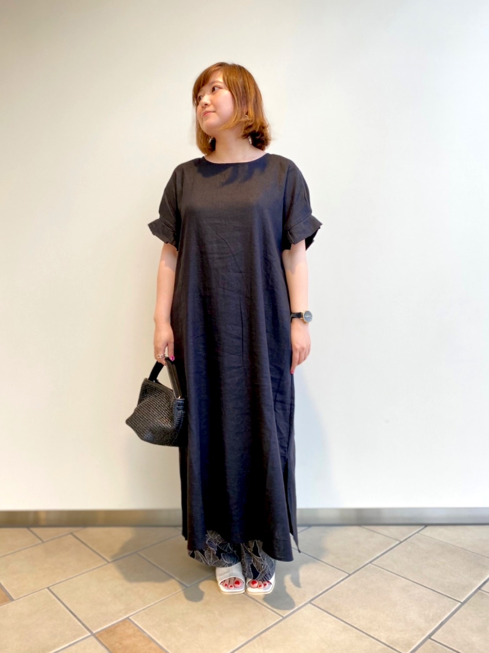 「夏コーデ、大人カジュアル、シンプル、サンダル、ワンピース、リネン、リーフ柄、柄パンツ、夏のバッグ、ブラックコーデ、低身長女子、30代、ITEMS URBANRESEARCH」|「ITEMS URBANRESEARCHのザツザイミニショルダー(ショルダーバッグ、ブラック系)」を使った、chisaaaさん(レディース・152cm)の夏コーディネートの3枚目の写真