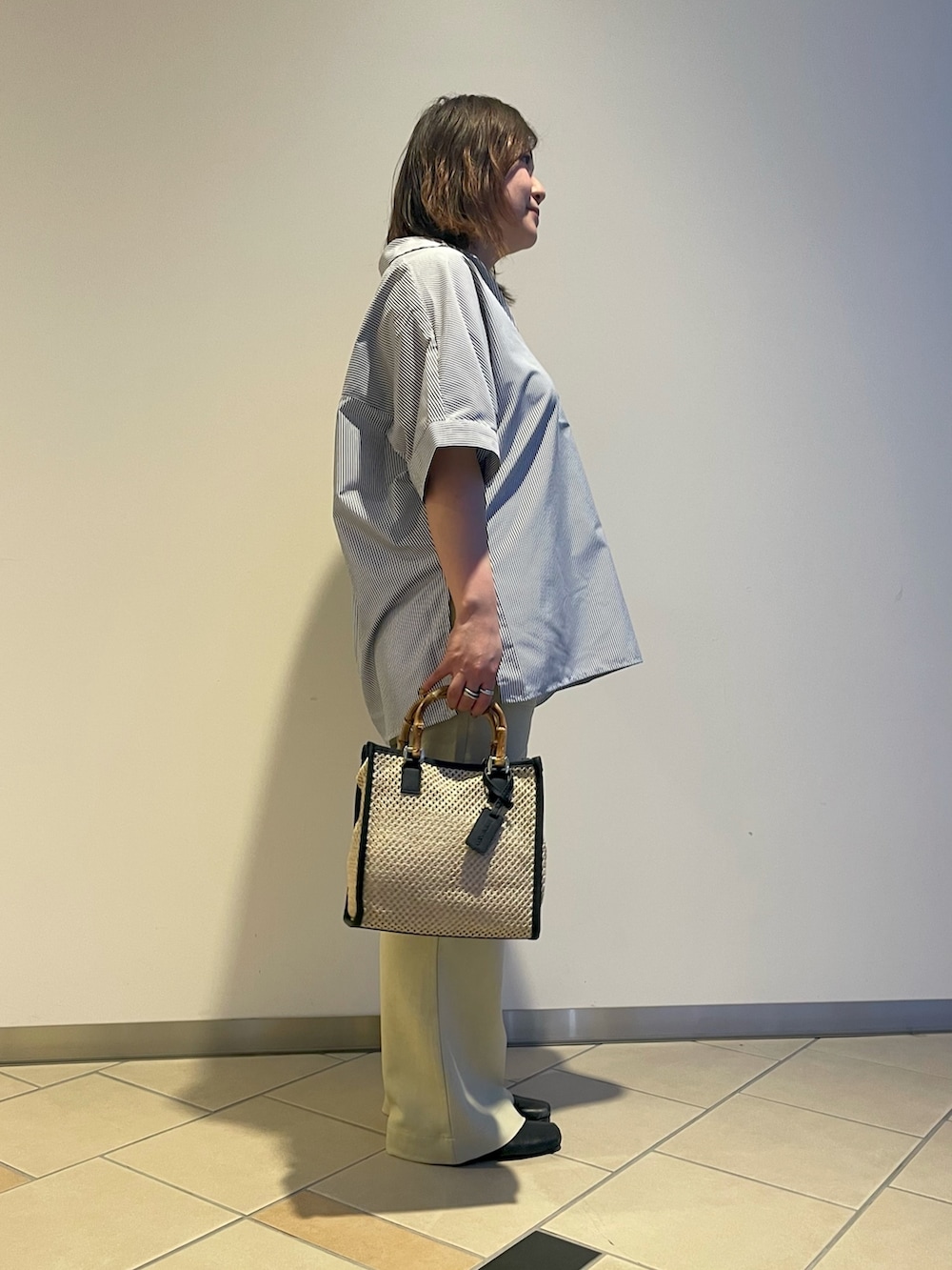 「カジュアル、夏コーデ、ストライプシャツ、カイキンシャツ、パンツスタイル、低身長、アイテムズアーバンリサーチ、ITEMS URBANRESEARCH」｜「ITEMS URBANRESEARCHのスキッパーシャツ（シャツ/ブラウス、その他）」を使った、chisaaaさん（レディース・152cm）の夏コーディネートの4枚目の写真