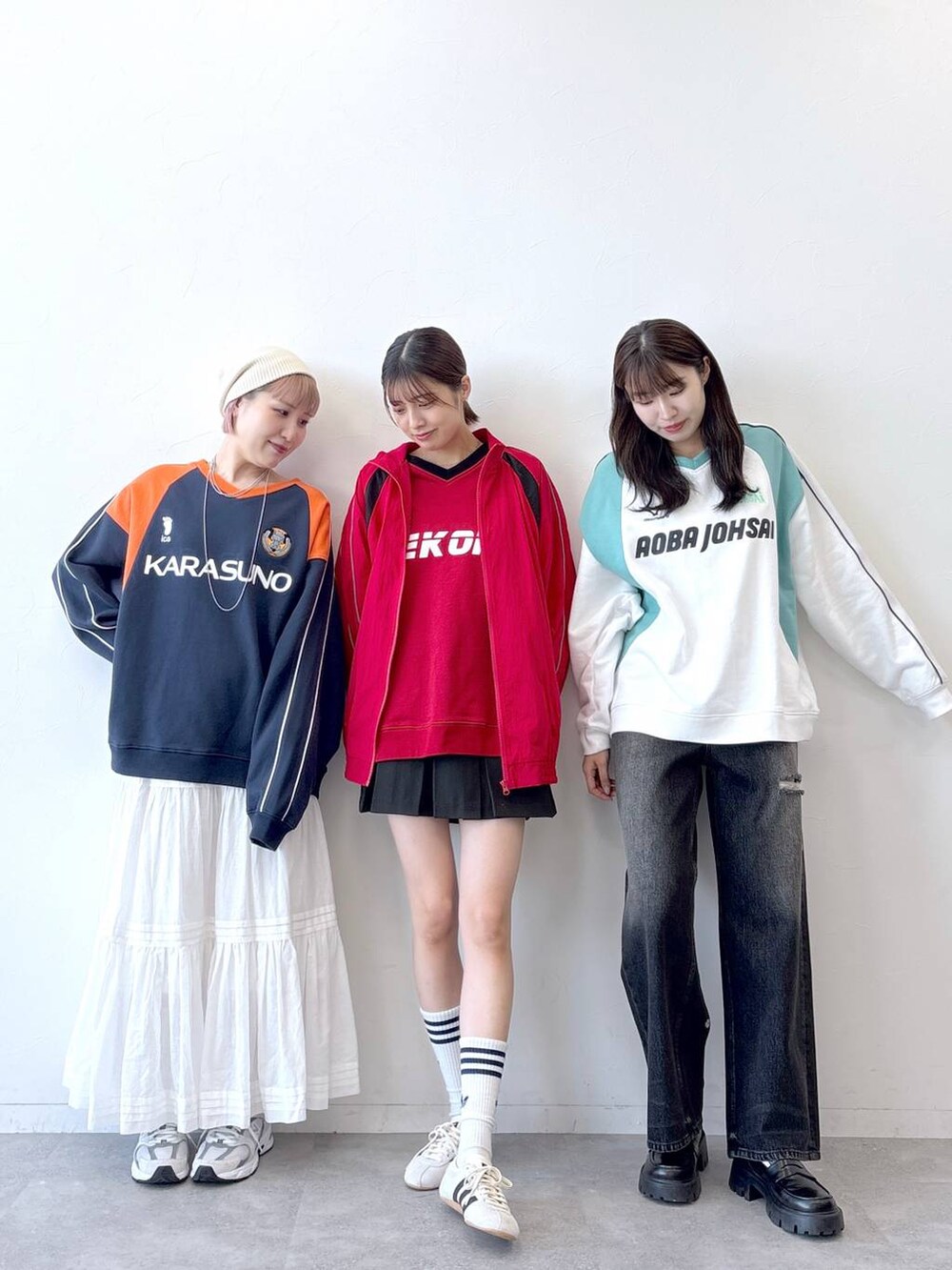 「高身長、女子ウケ、差し色コーデ、骨格ナチュラル、カジュアル、モノトーン、シンプルコーデ」｜「RAGEBLUEの＜セットアップ対応＞3size展開/フラワー刺繍ダメージワイドデニム（デニムパンツ、ブラック系）」を使った、moemistyleさん（レディース・170cm）の春コーディネートの3枚目の写真
