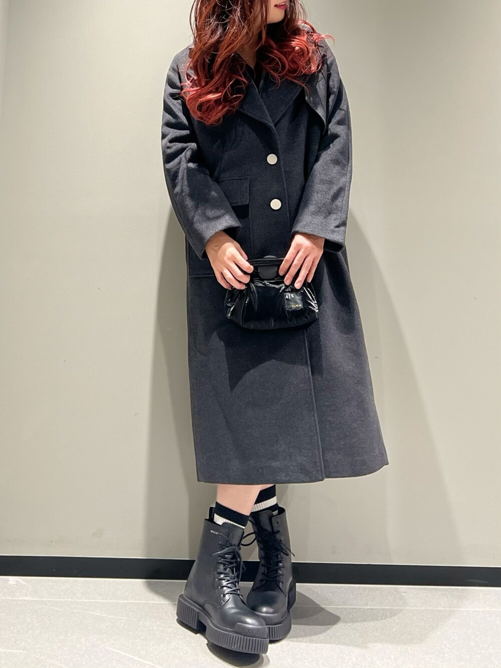 「AXchanger、AXchange、アルマーニエクスチェンジ、armaniexchange、セットアップ、韓国ファッション、テーラードジャケット、シンプルコーデ、ワントーンコーデ、モード、レイヤードスタイル、きれいめカジュアル、ロングコート、コート、アウター」|「ARMANI EXCHANGEの【A|X アルマーニ エクスチェンジ】ロゴテープデザイン チャンキーレースアップブーツ(ブーツ、ブラック系)」を使った、Queen♡さん(レディース・167cm)の冬コーディネートの2枚目の写真