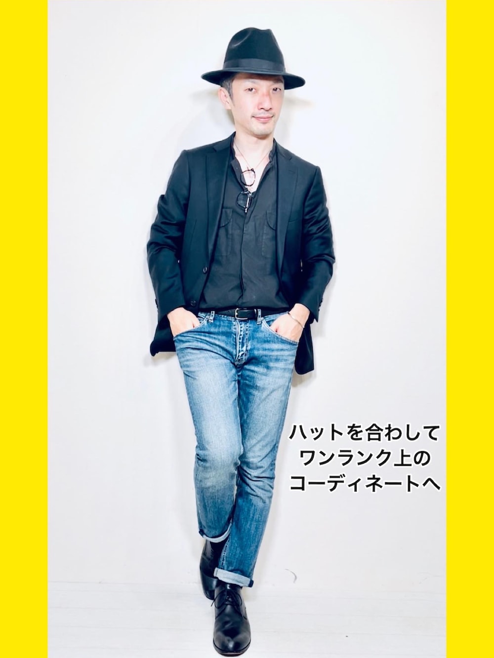 ブラック系のシャツ/ブラウス、ブラック系のドレスシューズを着用したメンズの秋コーディネートの4枚目の写真