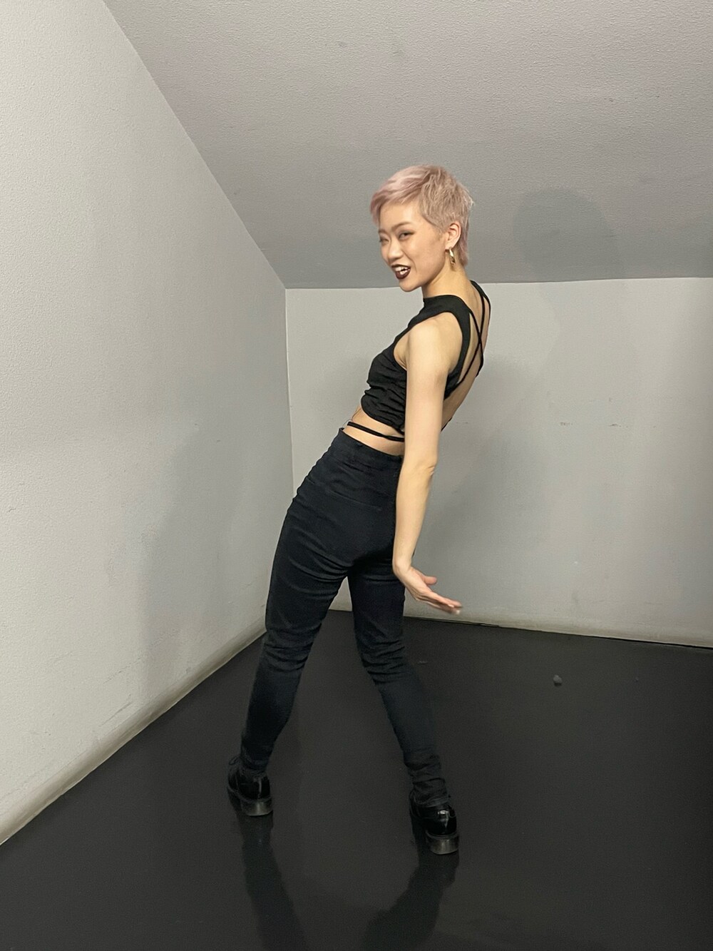 「sheinのアイテム（タンクトップ、ブラック系）」を使った、みくみくはらりらさん（レディース・154cm）の冬コーディネートの3枚目の写真