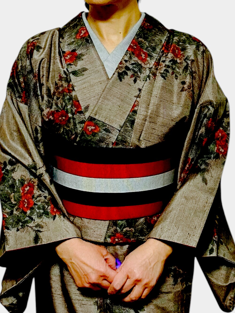 グリーン系の着物を着用したレディースの冬コーディネートの3枚目の写真