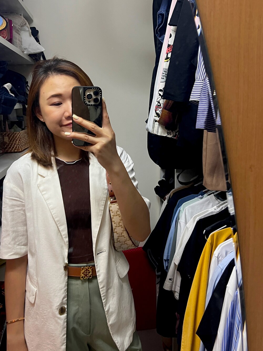 「オトナカジュアル、夏コーデ、レイヤードスタイル、シンプル、着回しコーデ」｜「UNIQLOのアイテム（Tシャツ/カットソー、ブラウン系）」を使った、stepthelook さん（レディース・163cm）の夏コーディネートの2枚目の写真