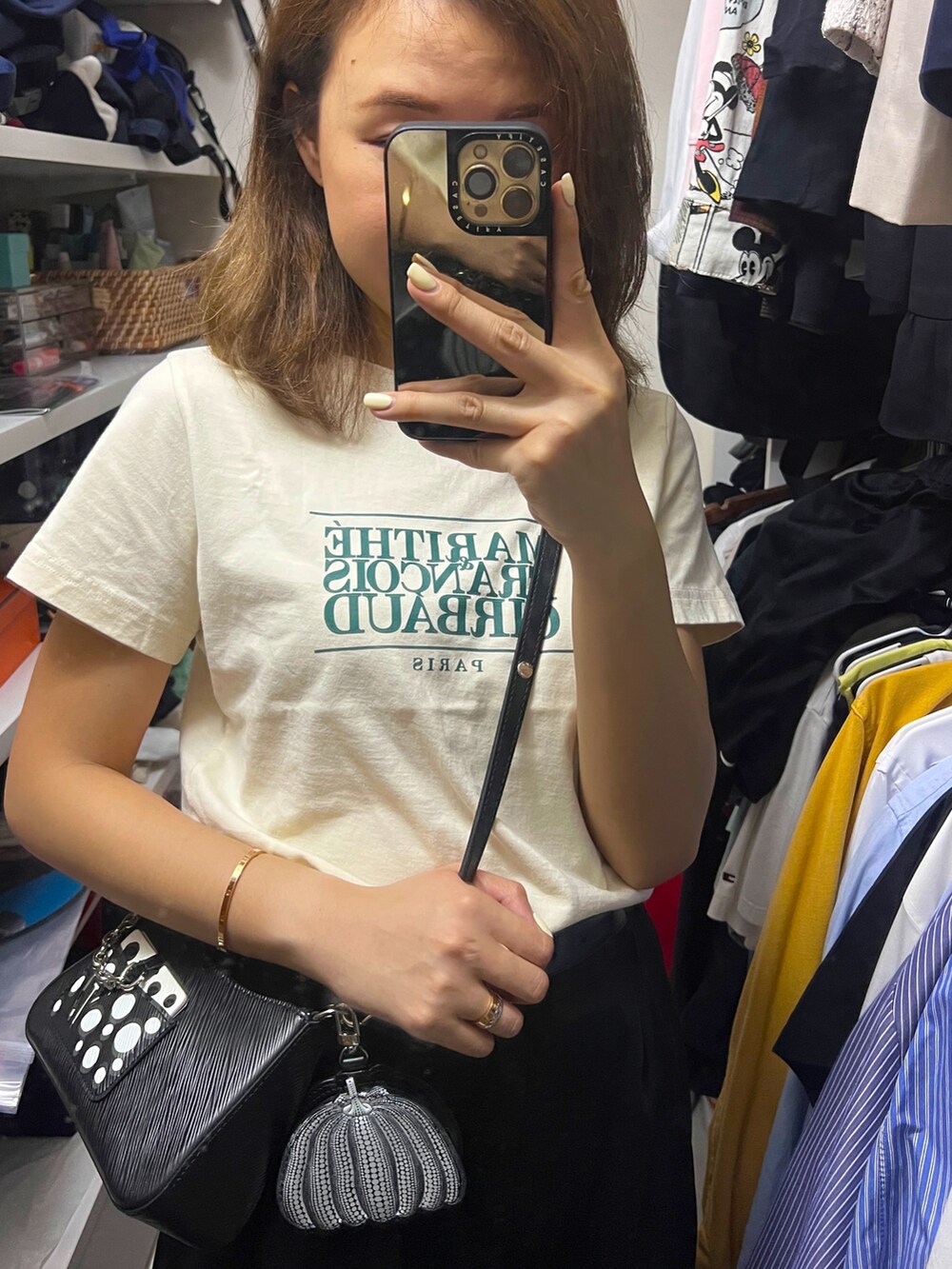 「夏コーデ、みんなの白Tフェス、オトナ女子、お出かけコーデ、きれいめカジュアル」｜「LOUIS VUITTONのアイテム（ハンドバッグ、ブラック系）」を使った、stepthelook さん（レディース・163cm）の夏コーディネートの2枚目の写真