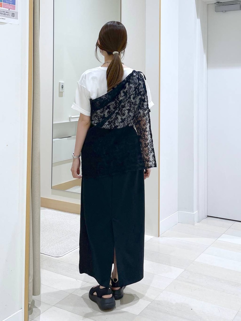 「体型カバー、低身長、カジュアル、ママコーデ、Tシャツ、夏コーデ、スカート、レイヤードスタイル、サンダル、ネックレス」｜「GLOBAL WORKのレースラップベルト/147075（その他小物、ブラック系）」を使った、きょんさん（レディース・155cm）の夏コーディネートの3枚目の写真