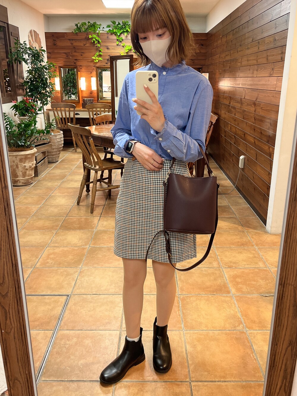 「初秋コーデ、秋服、オトナカジュアル、プチプラコーデ、休日スタイル、大人女子、低身長女子、ショートブーツ、秋🍁コーデ、きれいめ、プチプラ、秋先取りコーデ、GU、ユニクロ」｜「UNIQLOのアイテム（シャツ/ブラウス、ブルー系）」を使った、トウニュウチャンさん（レディース・157cm）の秋コーディネートの2枚目の写真