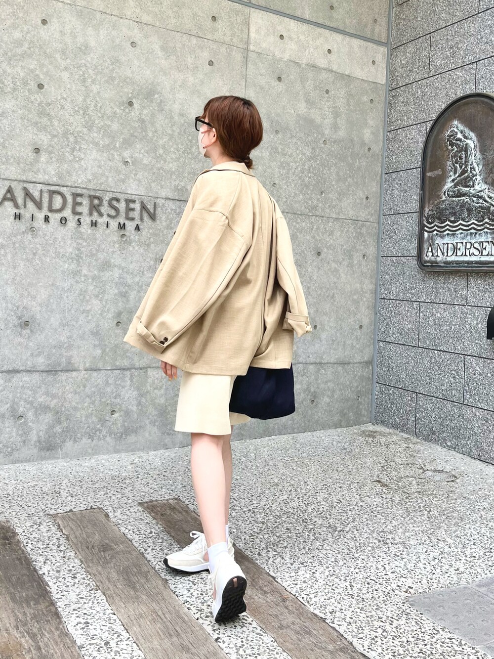 「お出かけコーデ日記、大人カジュアル、ゆるコーデ、おでかけコーデ、休日スタイル、パンツコーデ、楽チンコーデ、オトナ女子、シンプル、今日のコーデ、ootd、ホワイトコーデ」｜「FREAK'S STOREの【限定展開】サマーニットハーフパンツ（その他パンツ、ベージュ系）」を使った、トウニュウチャンさん（レディース・157cm）の春コーディネートの4枚目の写真