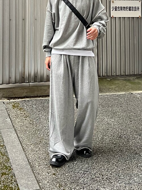 パンツ +DEINET+ DEINET HALF SWEAT PANTS IN KHAKI KDCDS4M8111 ken｜SINSSのスウェットパンツを使ったコーディネート - WEAR