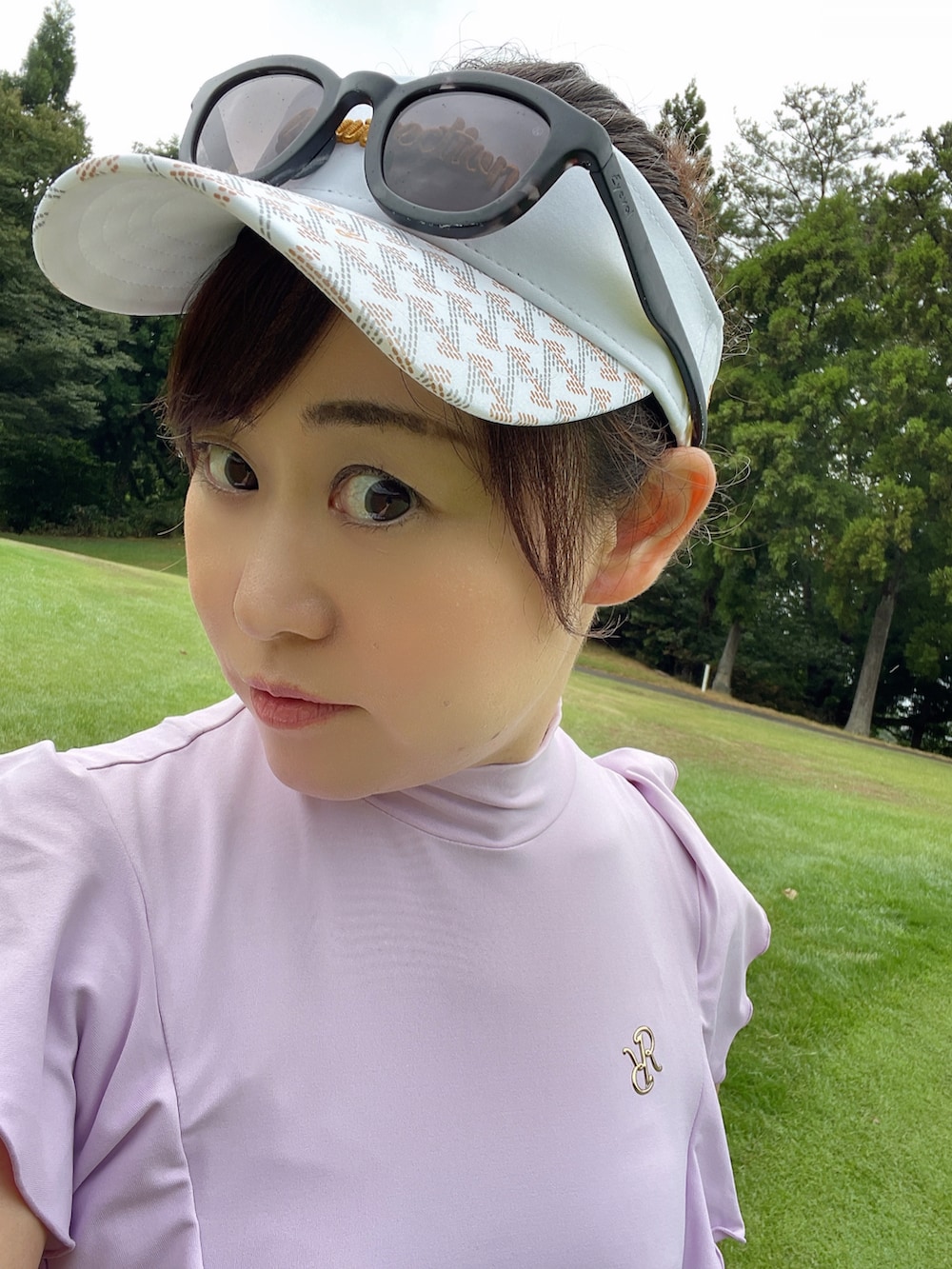 「ゴルフ、ゴルフウェア、ゴルフコーデ、ゴルフ女子、レザレクション」｜「Resurrectionのアイテム（トップス、パープル系）」を使った、qurocheさん（レディース・156cm）の秋コーディネートの3枚目の写真