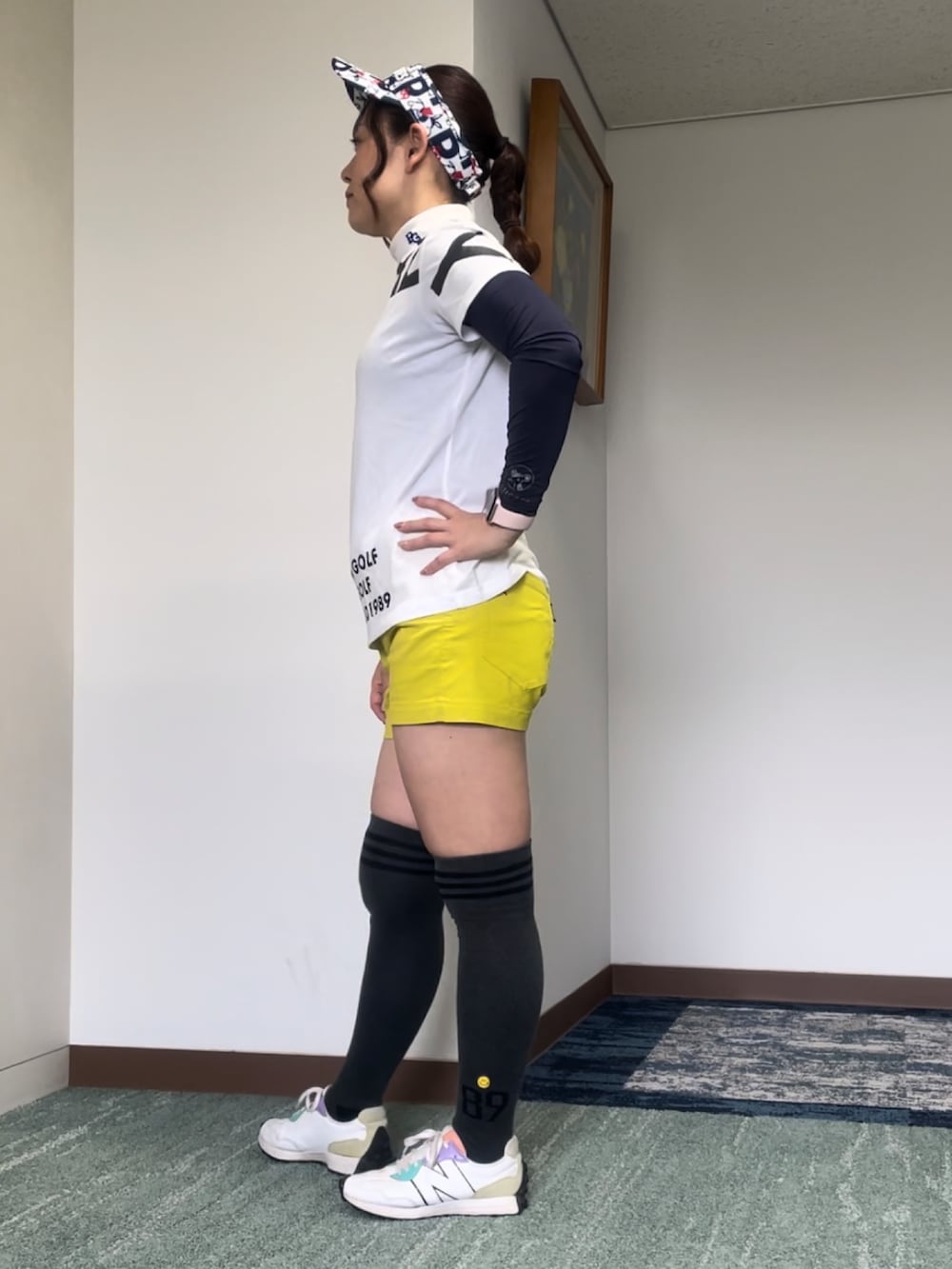 「ゴルフ、ゴルフウェア、ゴルフコーデ、ゴルフ女子」｜「PEARLY GATESのアイテム（その他パンツ、イエロー系）」を使った、qurocheさん（レディース・156cm）の夏コーディネートの2枚目の写真