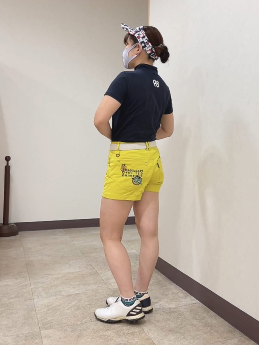「ゴルフ、ゴルフコーデ、ゴルフウェア、ゴルフ女子」｜「PEARLY GATESの【PEARLY GATES】ソルディフェンダー 半袖 ハイネック カットソー ＜無地＞（Tシャツ/カットソー、ブルー系）」を使った、qurocheさん（レディース・156cm）の夏コーディネートの2枚目の写真