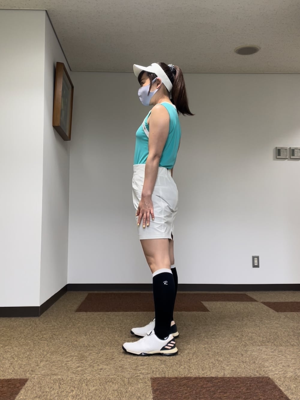「ゴルフ、ゴルフウェア、ゴルフコーデ、ゴルフ女子」｜「JUN&ROPE'の【UV】【吸水速乾】切替ライン使いスリットノースリーブプルオーバー（Tシャツ/カットソー、グリーン系）」を使った、qurocheさん（レディース・156cm）の夏コーディネートの4枚目の写真