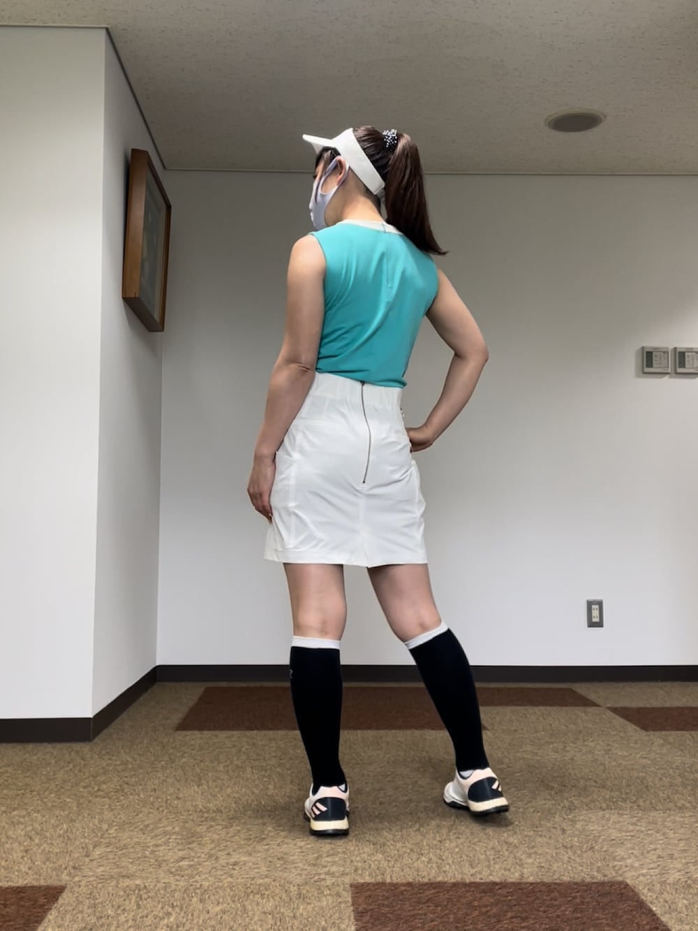 「ゴルフ、ゴルフウェア、ゴルフコーデ、ゴルフ女子」｜「JUN&ROPE'の【UV】【吸水速乾】切替ライン使いスリットノースリーブプルオーバー（Tシャツ/カットソー、グリーン系）」を使った、qurocheさん（レディース・156cm）の夏コーディネートの3枚目の写真