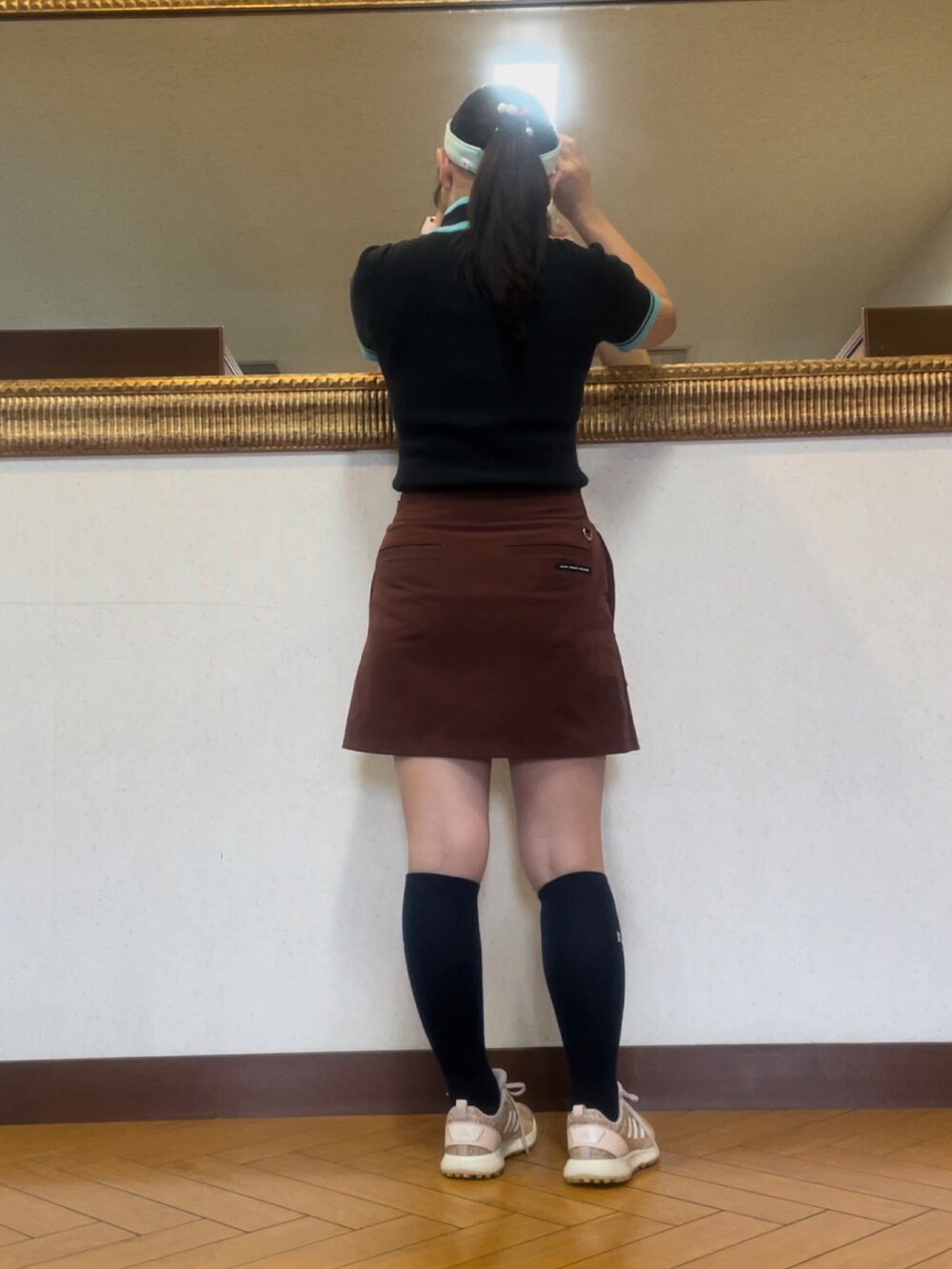 「ゴルフウェア、ゴルフ、ゴルフコーデ、ゴルフ女子」｜「JUN&ROPE'のロゴモック5分袖リブプルオーバー（ニット/セーター、ブラック系）」を使った、qurocheさん（レディース・156cm）の秋コーディネートの3枚目の写真
