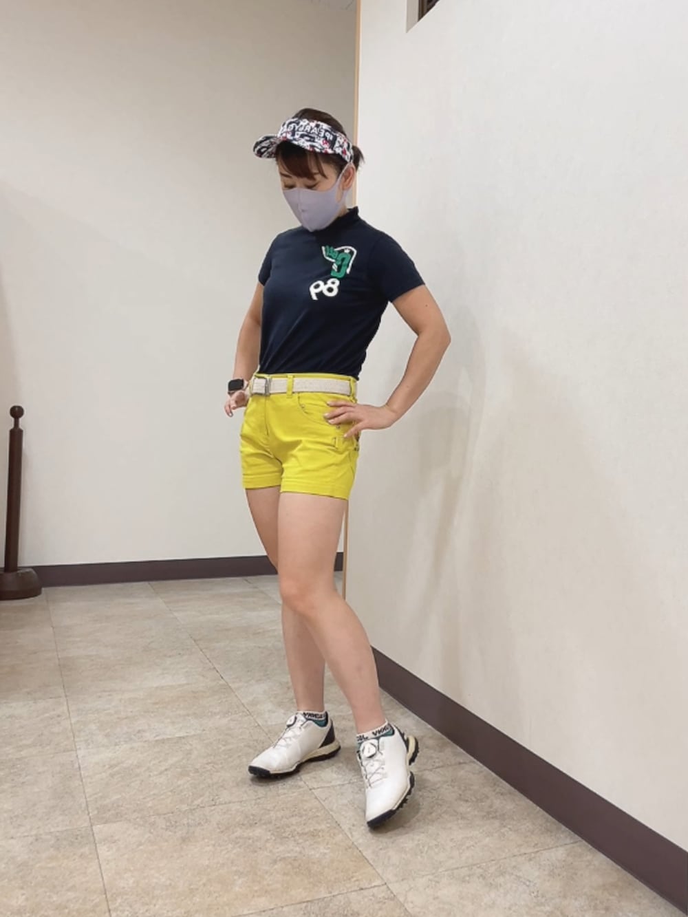 「ゴルフ、ゴルフコーデ、ゴルフウェア、ゴルフ女子」｜「PEARLY GATESの【PEARLY GATES】ソルディフェンダー 半袖 ハイネック カットソー ＜無地＞（Tシャツ/カットソー、ブルー系）」を使った、qurocheさん（レディース・156cm）の夏コーディネートの3枚目の写真