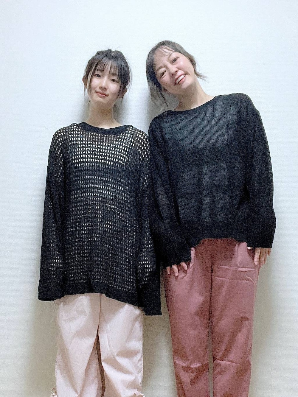 「高見え、カジュアル、着痩せ・細見え、休日コーデ、ママコーデ、楽ちんコーデ、春コーデ、体型カバー、きれいめ、旅行、GLOBAL WORK、テーパードパンツ、ウツクシルエット_GLOBAL WORK、ウツクシルエットパンツ_GLOBAL WORK、キッズ服」｜「GLOBAL WORKのサイドオープンパラシュートパンツ/AND YUA ANY/106445（その他パンツ、ピンク系）」を使った、mayu.【GLOBALWORK】さん（キッズ・155cm）の春コーディネートの3枚目の写真