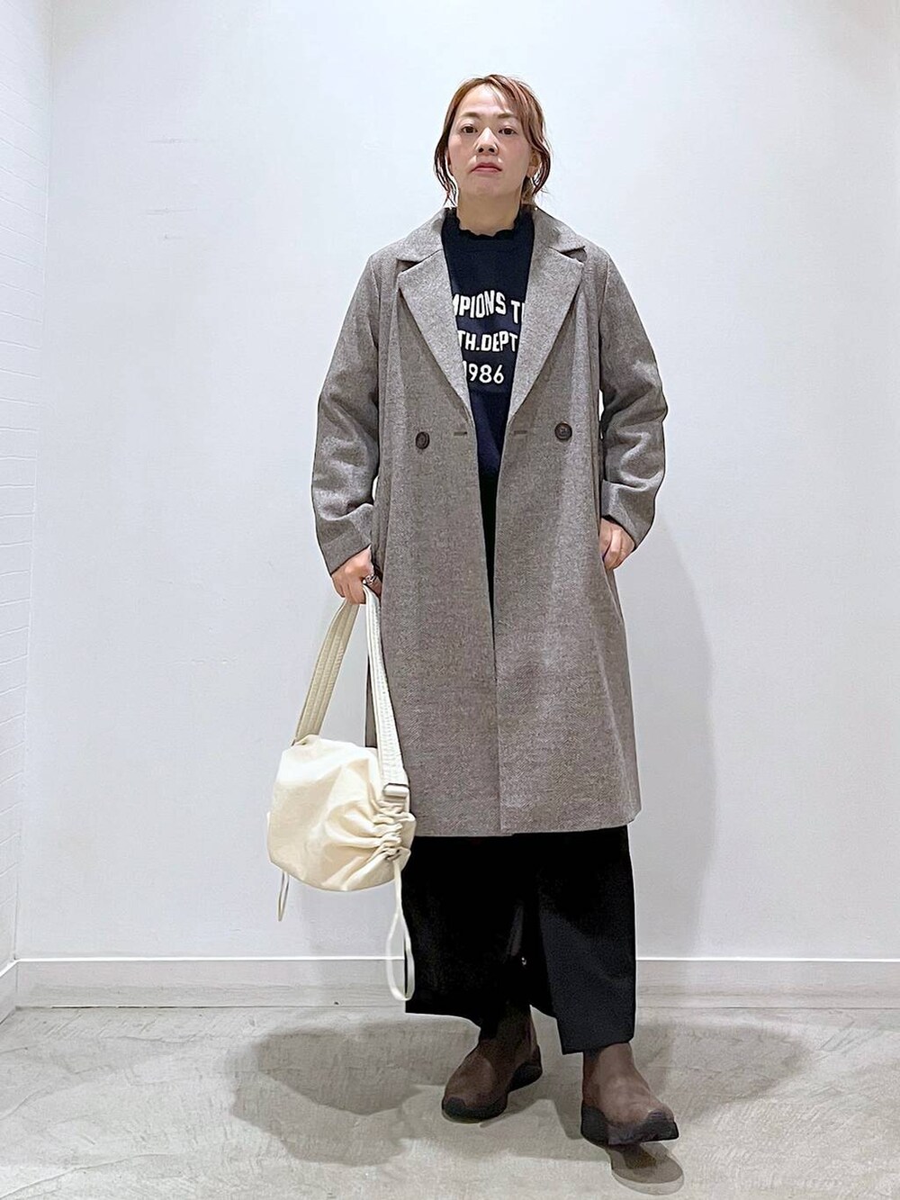 「高見え、カジュアル、着痩せ・細見え、休日コーデ、ママコーデ、楽ちんコーデ、秋コーデ、女子会、体型カバー、きれいめ、旅行、GLOBAL WORK、スゴラクシリーズ_GLOBAL WORK、スカート、メルティニット_GLOBAL WORK」|「GLOBAL WORKのスゴラクストレッチIラインスリットスカート/176432(スカート、ブラック系)」を使った、mayu.【GLOBALWORK】さん(レディース・164cm)の秋コーディネートの6枚目の写真