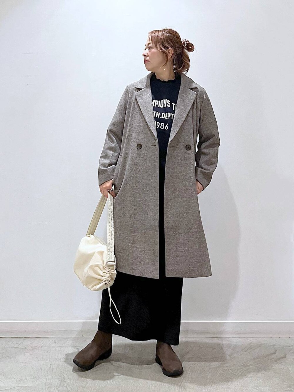 「高見え、カジュアル、着痩せ・細見え、休日コーデ、ママコーデ、楽ちんコーデ、秋コーデ、女子会、体型カバー、きれいめ、旅行、GLOBAL WORK、スゴラクシリーズ_GLOBAL WORK、スカート、メルティニット_GLOBAL WORK」|「GLOBAL WORKのスゴラクストレッチIラインスリットスカート/176432(スカート、ブラック系)」を使った、mayu.【GLOBALWORK】さん(レディース・164cm)の秋コーディネートの3枚目の写真