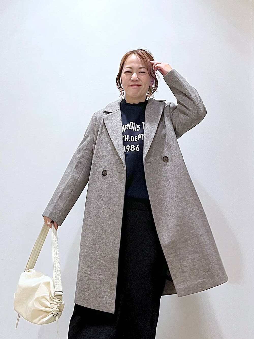 「高見え、カジュアル、着痩せ・細見え、休日コーデ、ママコーデ、楽ちんコーデ、秋コーデ、女子会、体型カバー、きれいめ、旅行、GLOBAL WORK、スゴラクシリーズ_GLOBAL WORK、スカート、メルティニット_GLOBAL WORK」|「GLOBAL WORKのスゴラクストレッチIラインスリットスカート/176432(スカート、ブラック系)」を使った、mayu.【GLOBALWORK】さん(レディース・164cm)の秋コーディネートの4枚目の写真