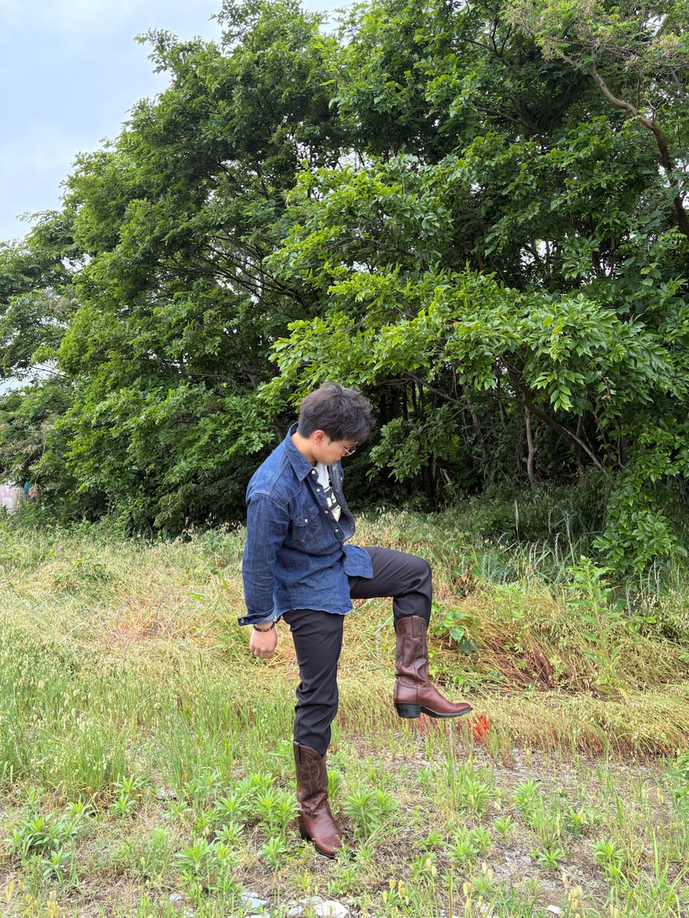 「WranglerのWrangler/ラングラー Wrancher Dress Pants/ランチャードレスパンツ/センタープレス フレアパンツ（スラックス、ブラック系）」を使った、はやとさん（骨格ウェーブ・メンズ・163cm）の夏コーディネートの5枚目の写真