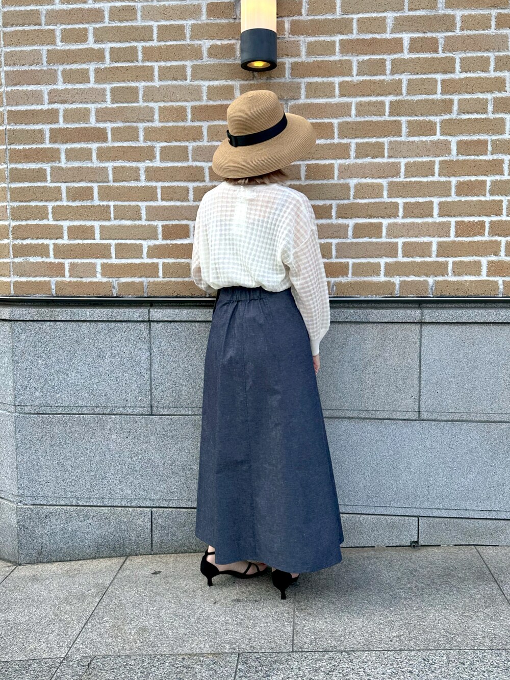 「テチチ(Te chichi)、Te chichi(Te chichi)、Techichi、休日スタイル、麦わら帽子、シアートップス、カーディガン、デニムスカート、サンダル、夏コーデ、初夏コーデ、いいね、save、フォローお願いします🤑、いいね・save・フォローありがとうございます🥰、骨格ウェーブ、イエベ春」|「Te chichiのシアーチェックカーディガン(カーディガン/ボレロ、ホワイト系)」を使った、まさこさん(レディース・157cm)の春コーディネートの3枚目の写真