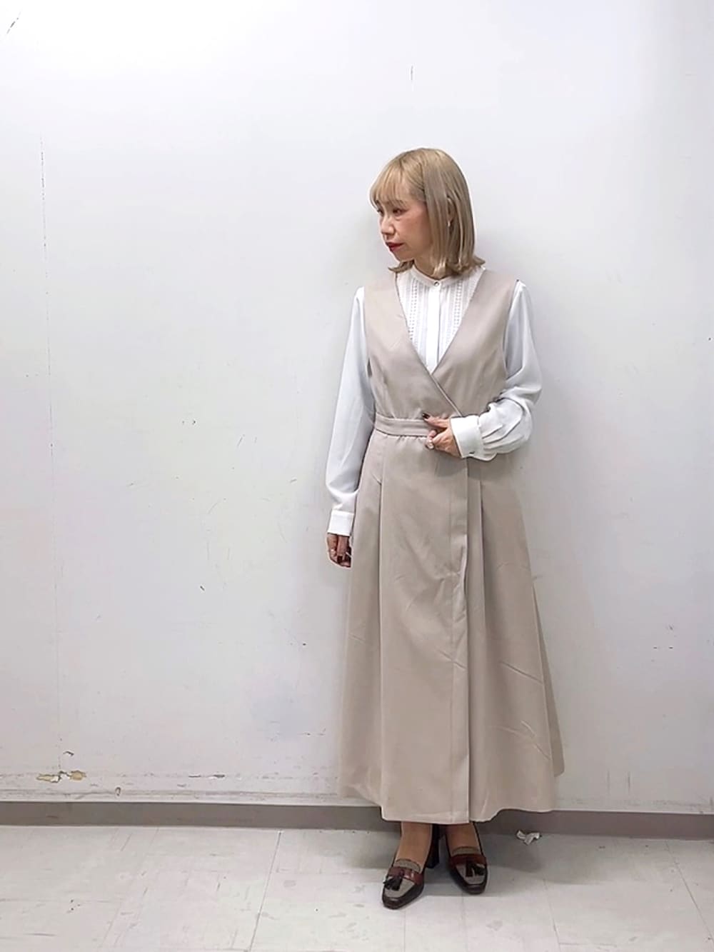 「テチチ(Te chichi)、Te chichi(Te chichi)、Techichi、ジャンパースカート、私の推しブランド、ブラウス、ローファー、骨格ウェーブ、おしゃれさんと繋がりたい、いいね、save、フォローお願いします🤑、ロングスカート」｜「Te chichiのタッセルヒールアップローファー（パンプス、ブラウン系）」を使った、まさこさん（レディース・157cm）の冬コーディネートの2枚目の写真