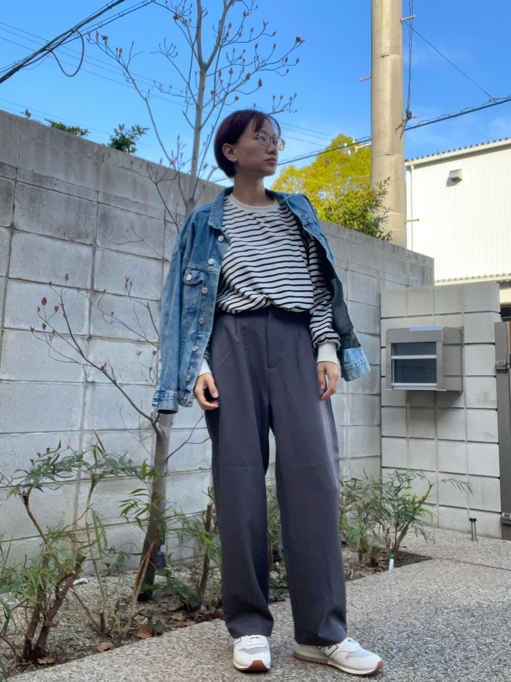 「大人カジュアル、春コーデ、春、ボーダー、ボーダートップス、パンツスタイル、Gジャン、New Balance、スニーカー、スニーカーコーデ、カジュアル、プチプラ、ニューバランス996、シンプル」｜「NEW BALANCEの996（スニーカー、ベージュ系）」を使った、mayoさん（レディース・158cm）の春コーディネートの2枚目の写真