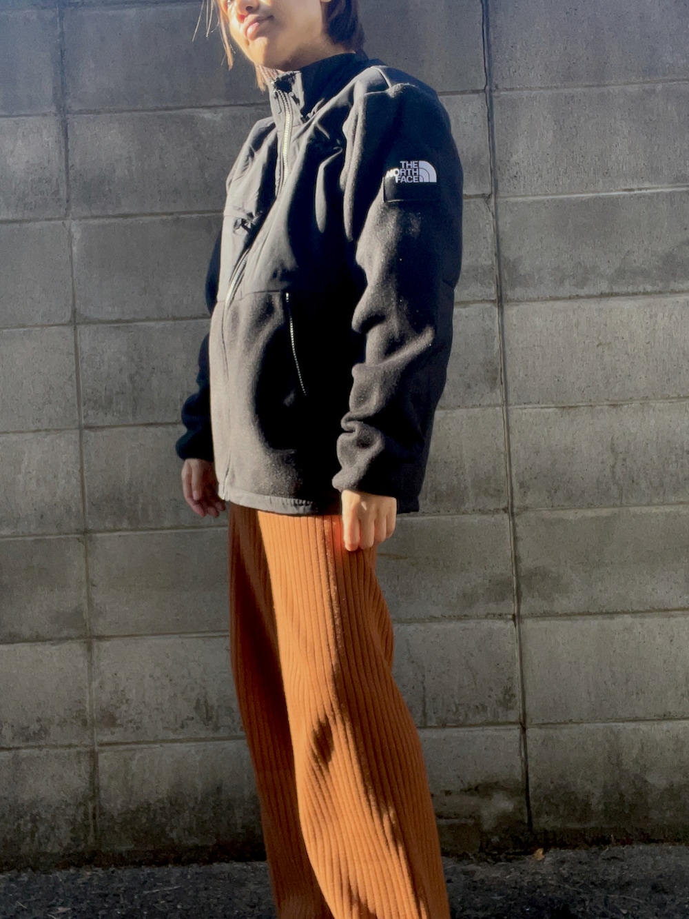 「オトナカジュアル、冬のコーデ、秋冬、ノースフェイス、northface、アウター、ワークマン、スニーカー、スニーカーコーデ、シンプル、カジュアル、カジュアルコーデ、プチプラ、プチプラコーデ」｜「THE NORTH FACEの【THE NORTH FACE/ザ ノースフェイス】Denali Jacket：デナリジャケット（その他アウター、ブラック系）」を使った、mayoさん（レディース・158cm）の冬コーディネートの2枚目の写真