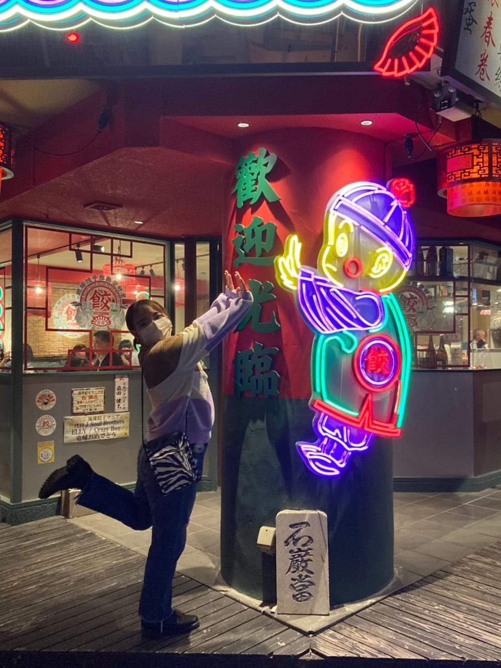 その他のトップスを着用したレディースの冬コーディネートの2枚目の写真