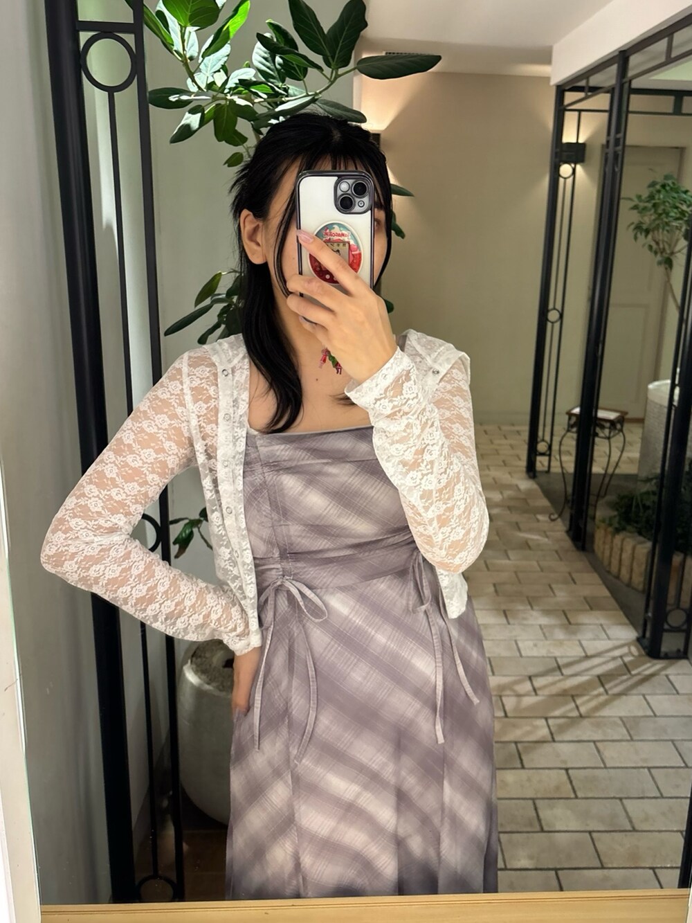 「オリーブ デ オリーブ(OLIVE des OLIVE)、プチプラ、きれいめカジュアル、ワンピース、キャミワンピ、秋服準備はじめました、レース、パーカー、チェック、マーメイドワンピース、ブラウン、高身長女子、大人女子、大人ガーリー、オトナ女子」｜「OLIVE des OLIVEのレースフードカーディガン　1042060010（カーディガン/ボレロ、ホワイト系）」を使った、サ ヨ コさん（レディース・167cm）の夏コーディネートの3枚目の写真