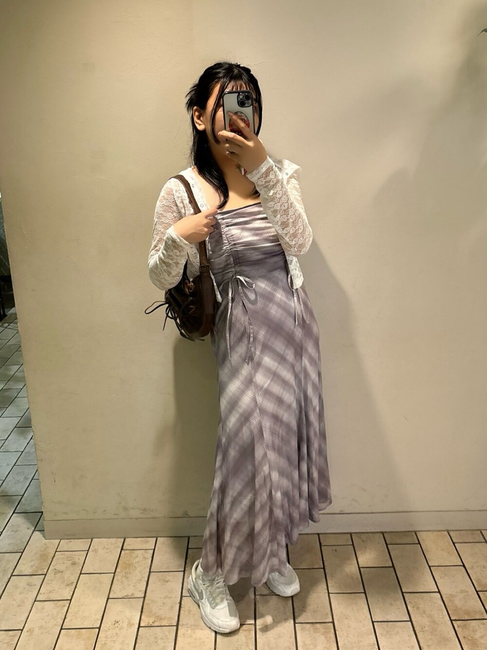 「オリーブ デ オリーブ(OLIVE des OLIVE)、プチプラ、きれいめカジュアル、ワンピース、キャミワンピ、秋服準備はじめました、レース、パーカー、チェック、マーメイドワンピース、ブラウン、高身長女子、大人女子、大人ガーリー、オトナ女子」｜「OLIVE des OLIVEのレースフードカーディガン　1042060010（カーディガン/ボレロ、ホワイト系）」を使った、サ ヨ コさん（レディース・167cm）の夏コーディネートの2枚目の写真