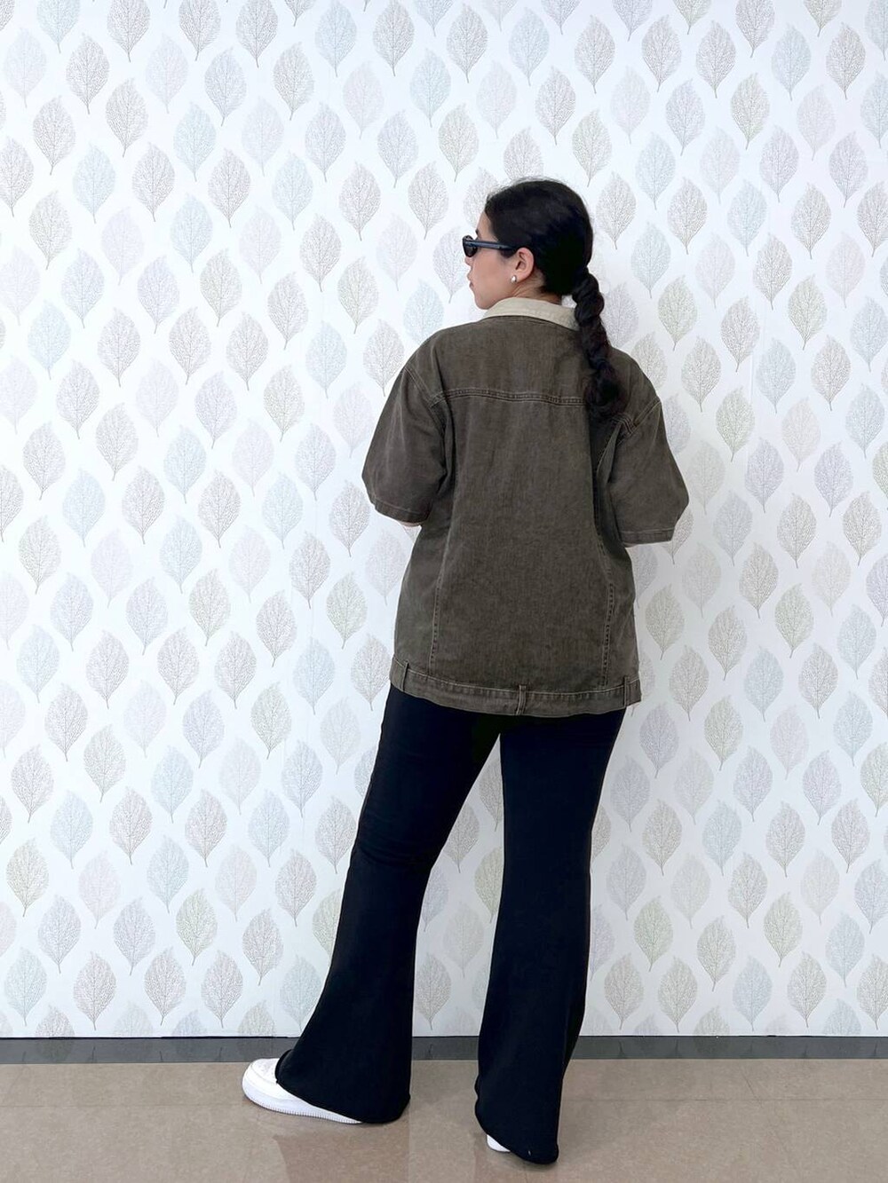 「スウェットパンツ、着痩せ・細見え、体型カバー、楽ちんコーデ、骨格ストレート、着痩せ、ストリート、カジュアル、ウエストゴム、andST、夏コーデ」｜「FOREVER 21の【2025SS】スウェットフレアパンツ（スウェットパンツ、ブラック系）」を使った、あめさん（レディース・167cm）の春コーディネートの2枚目の写真